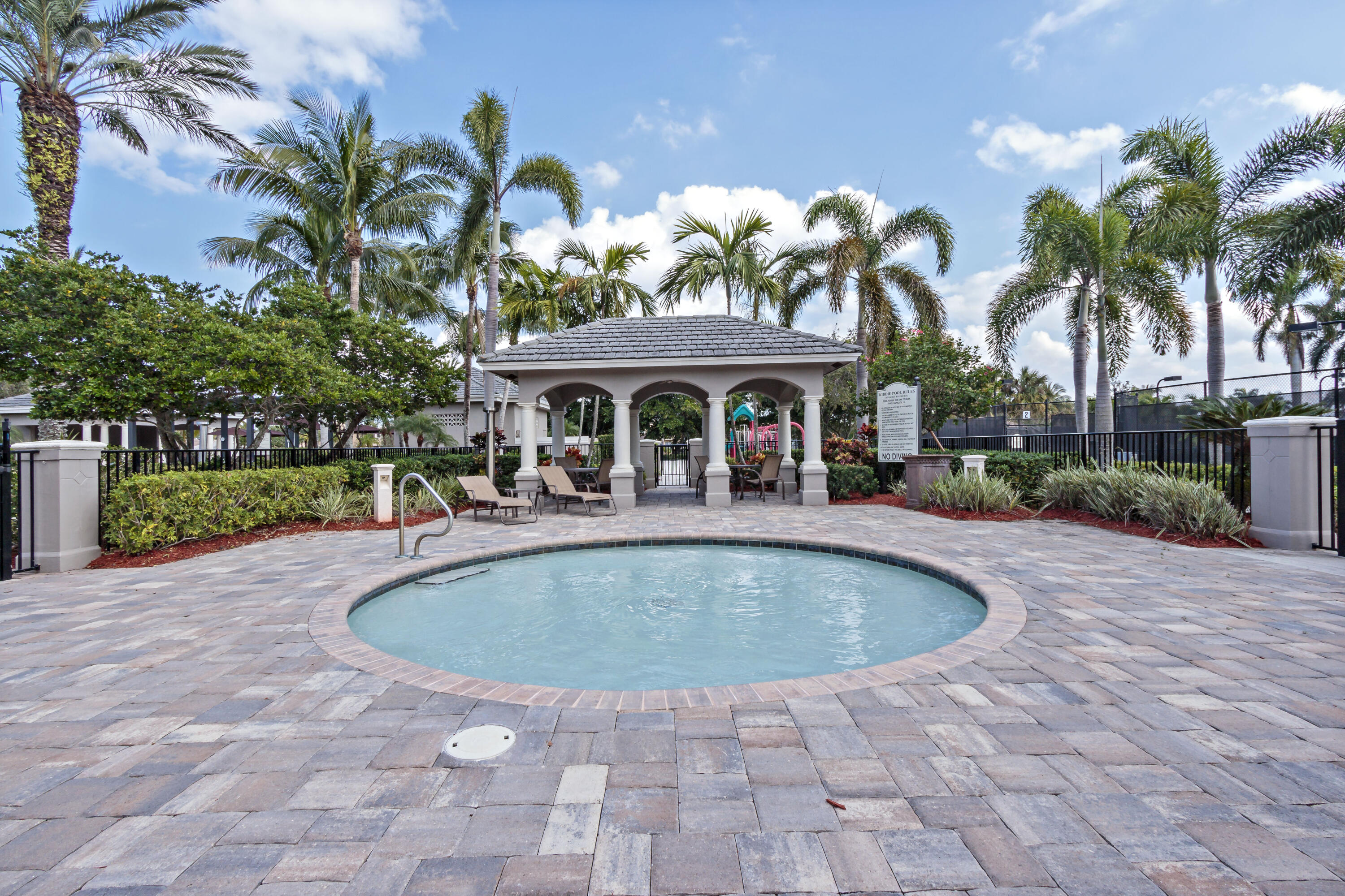PARKLAND ISLES - Residential