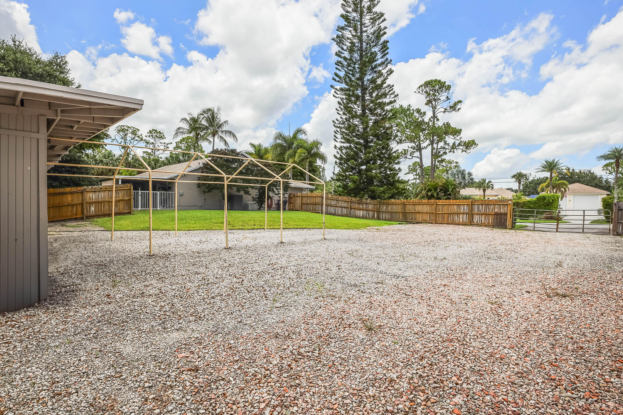 PALM BEACH RANCHETTES - Residential