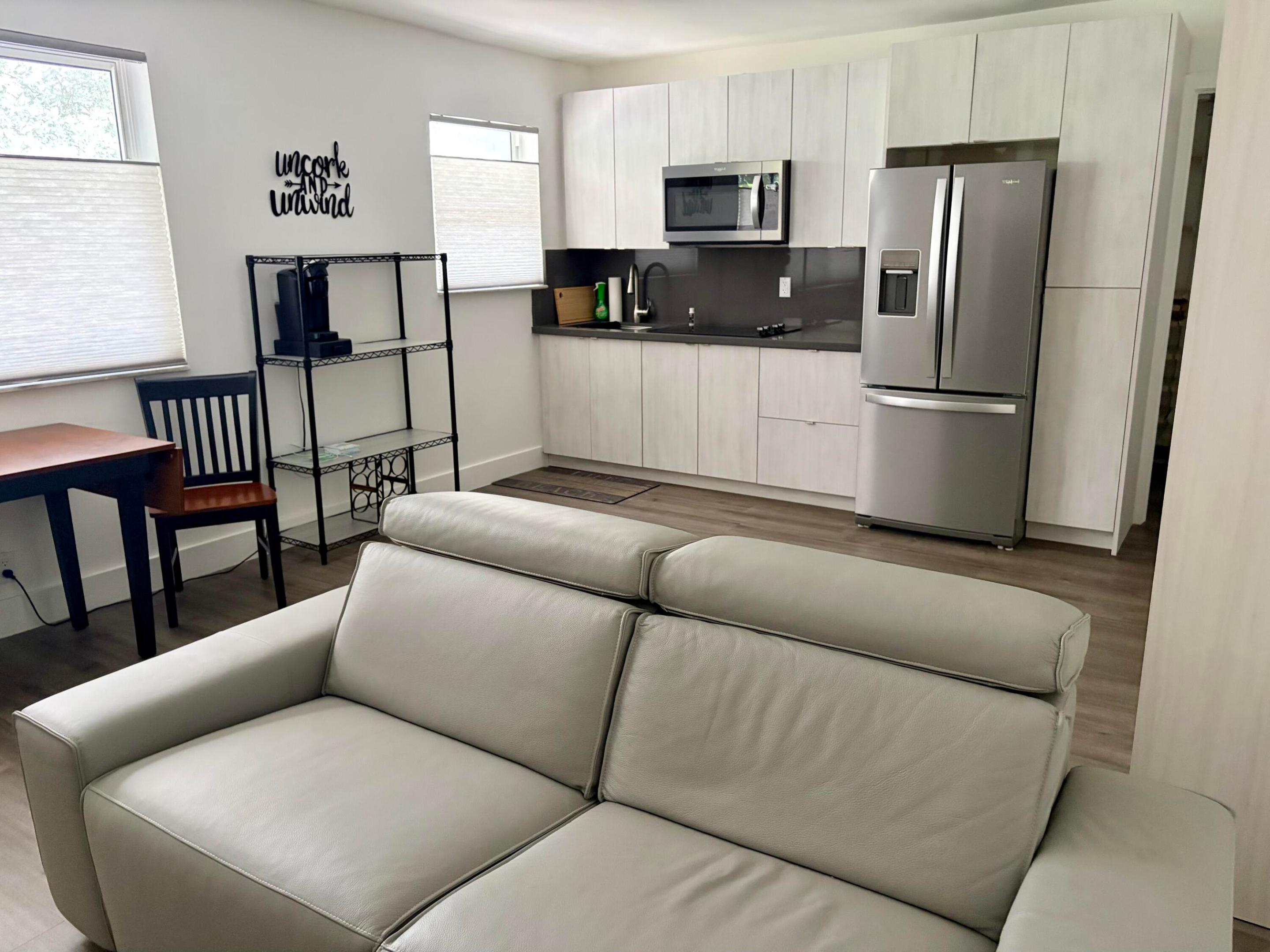 INTERNATIONAL STUDIO APT CONDO - Residential