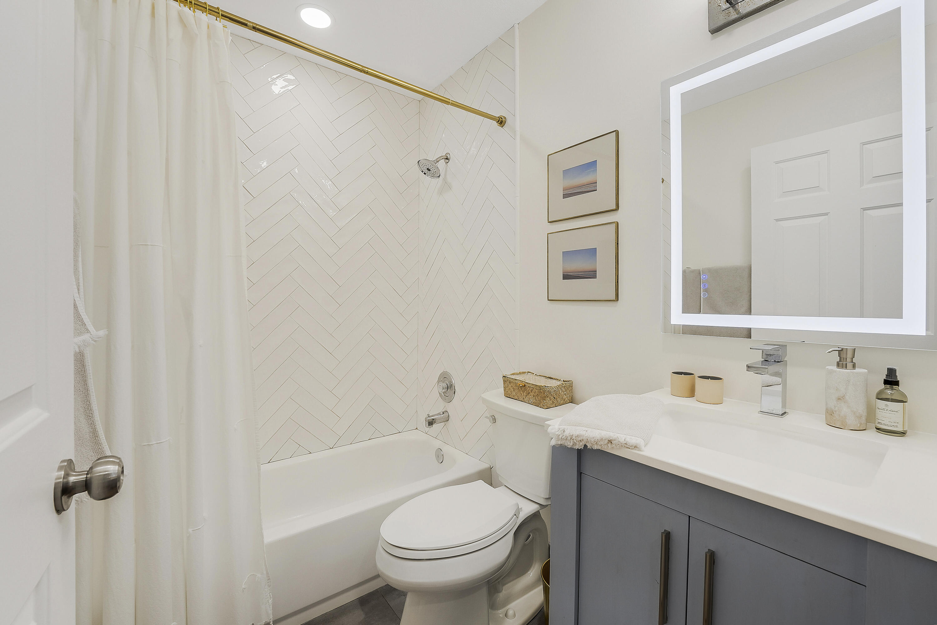 SOUTH LAKE CONDO - Residential