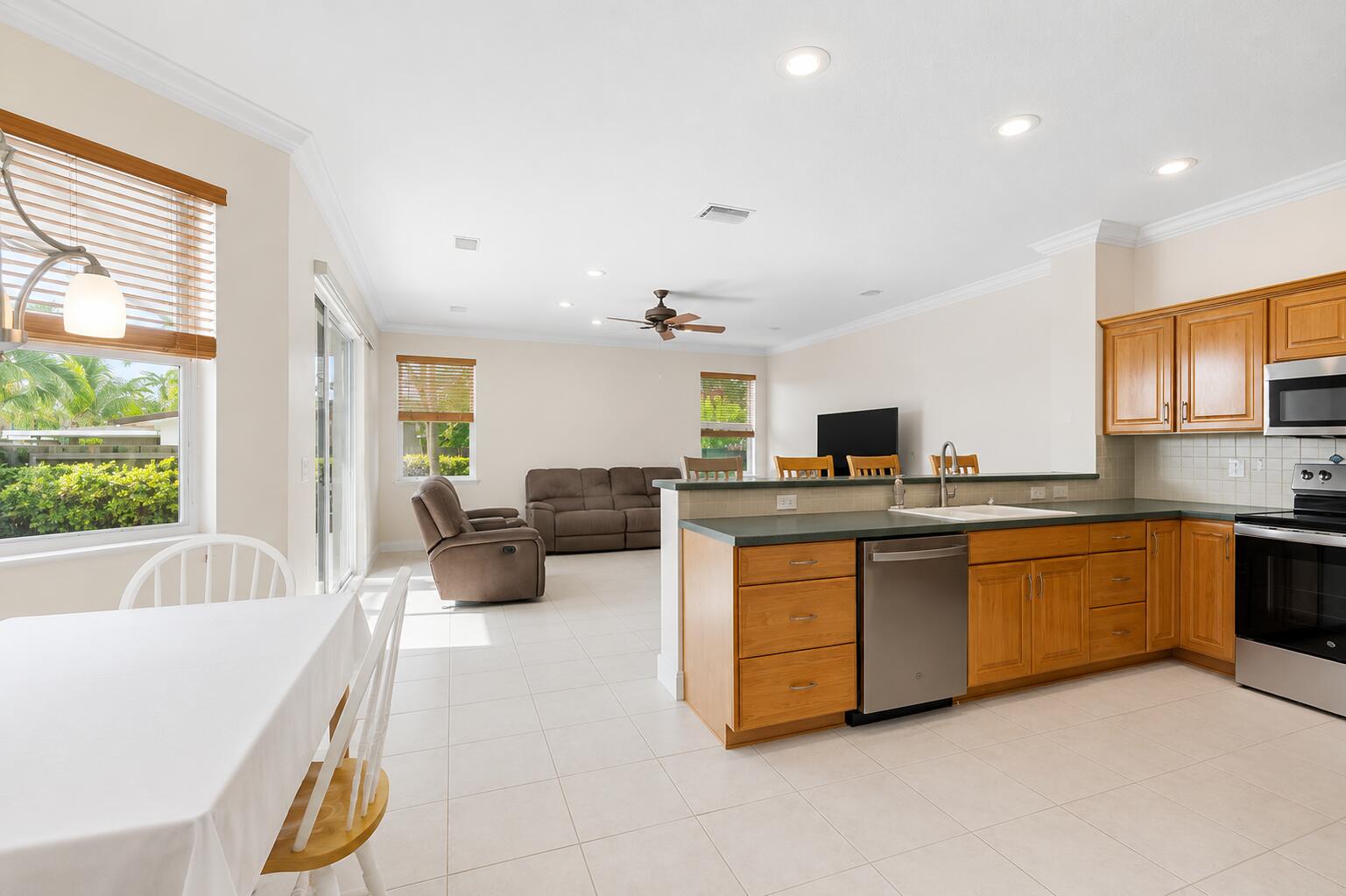 DEERFIELD BEACH GARDENS - Residential