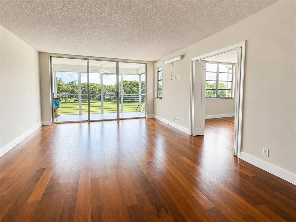 NO 102 PALM-AIRE COUNTRY CLUB - Residential