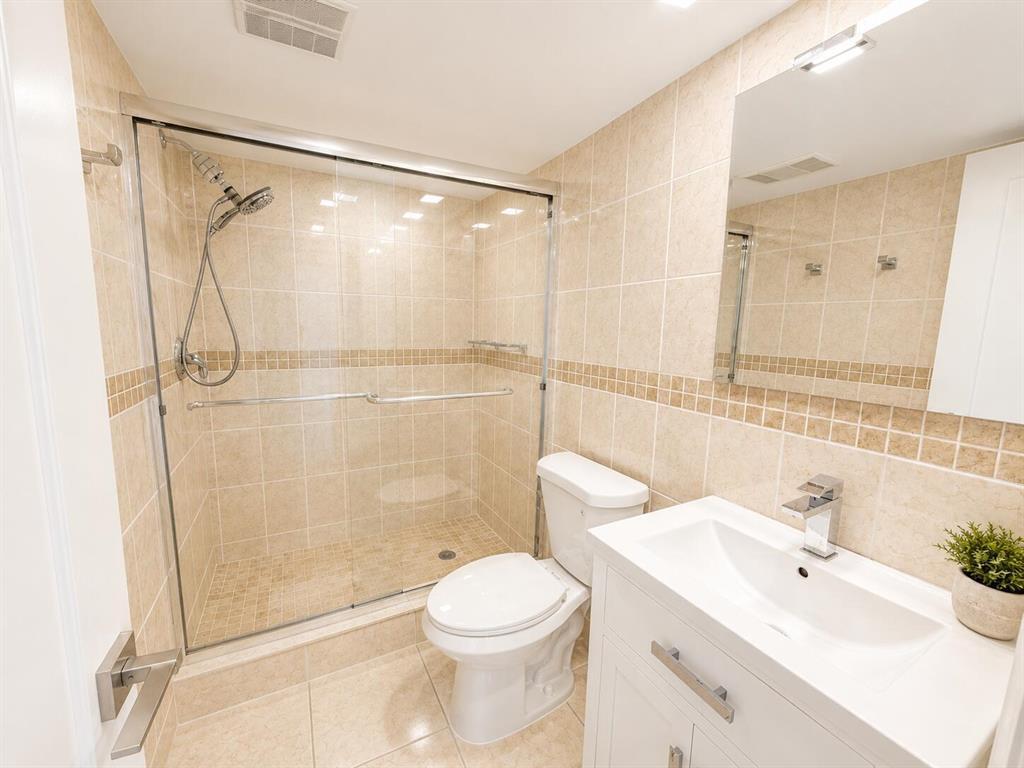 NO 102 PALM-AIRE COUNTRY CLUB - Residential