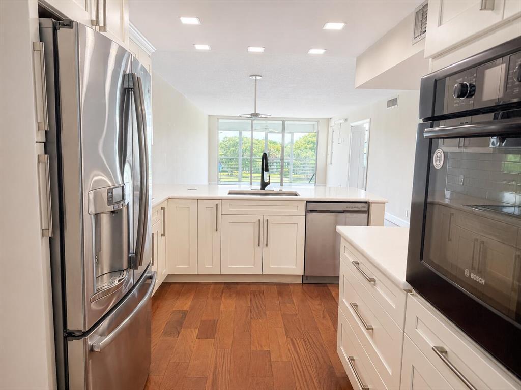 NO 102 PALM-AIRE COUNTRY CLUB - Residential