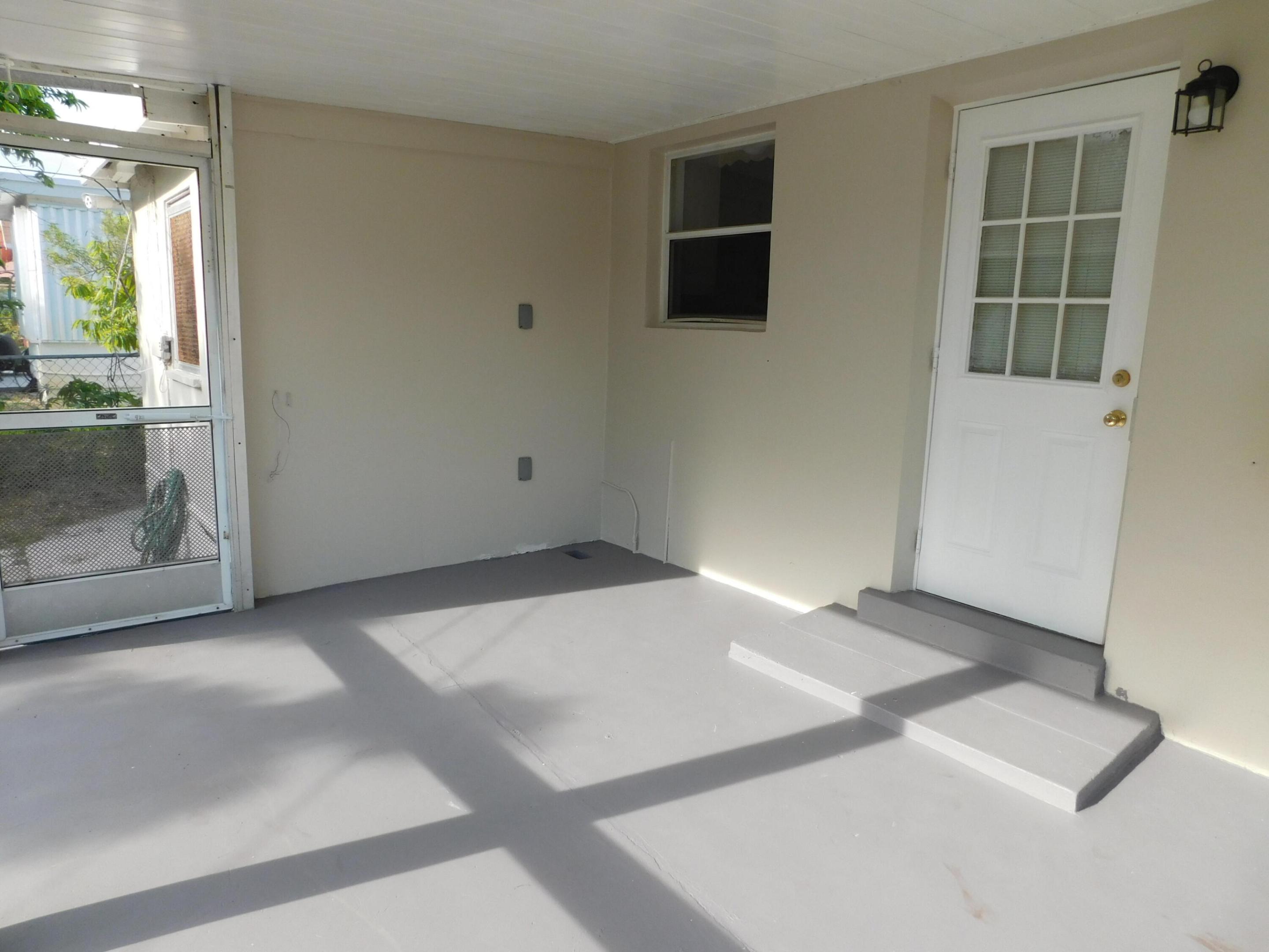 LAKE WORTH TOWN - Residential