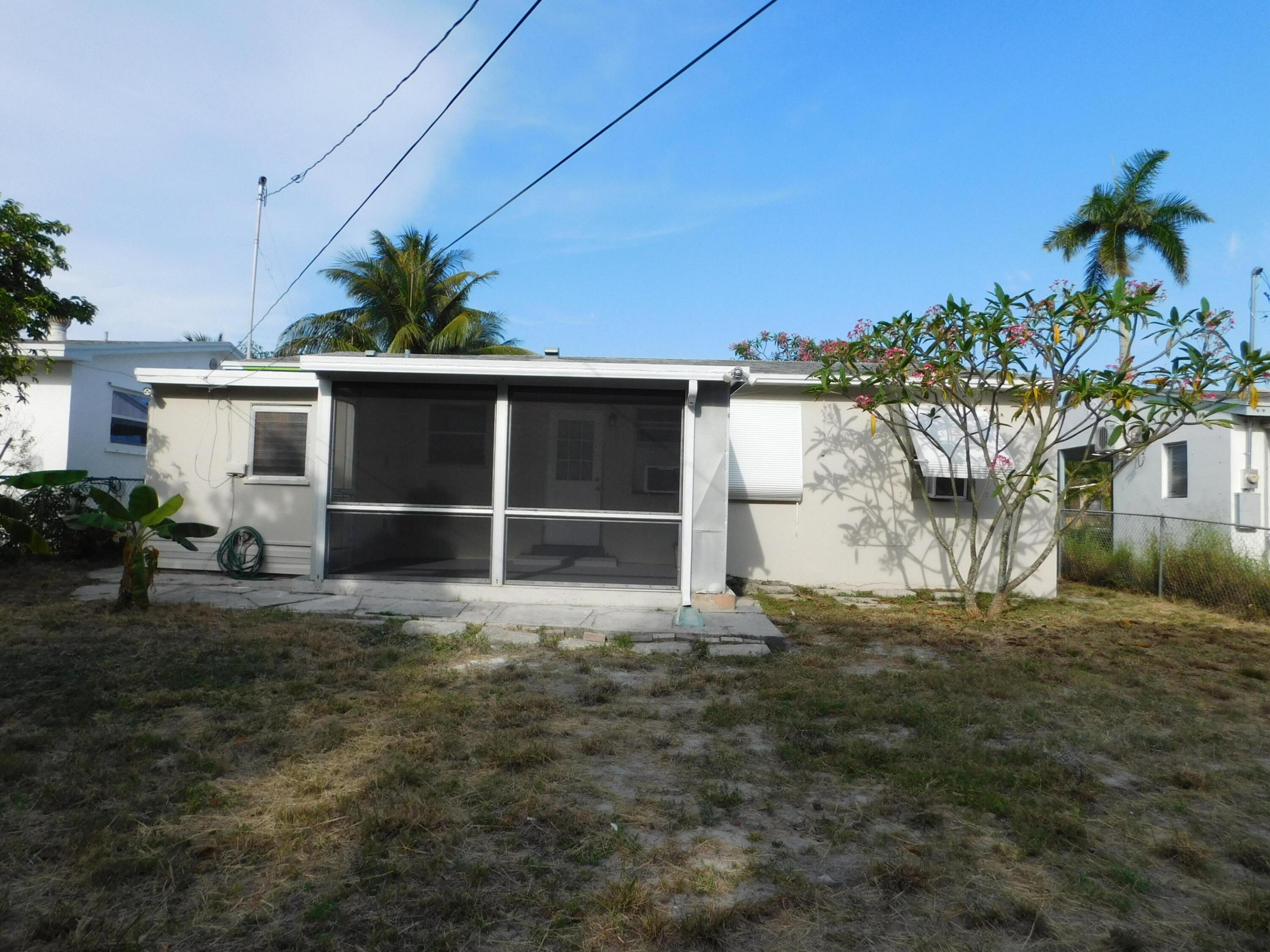 LAKE WORTH TOWN - Residential