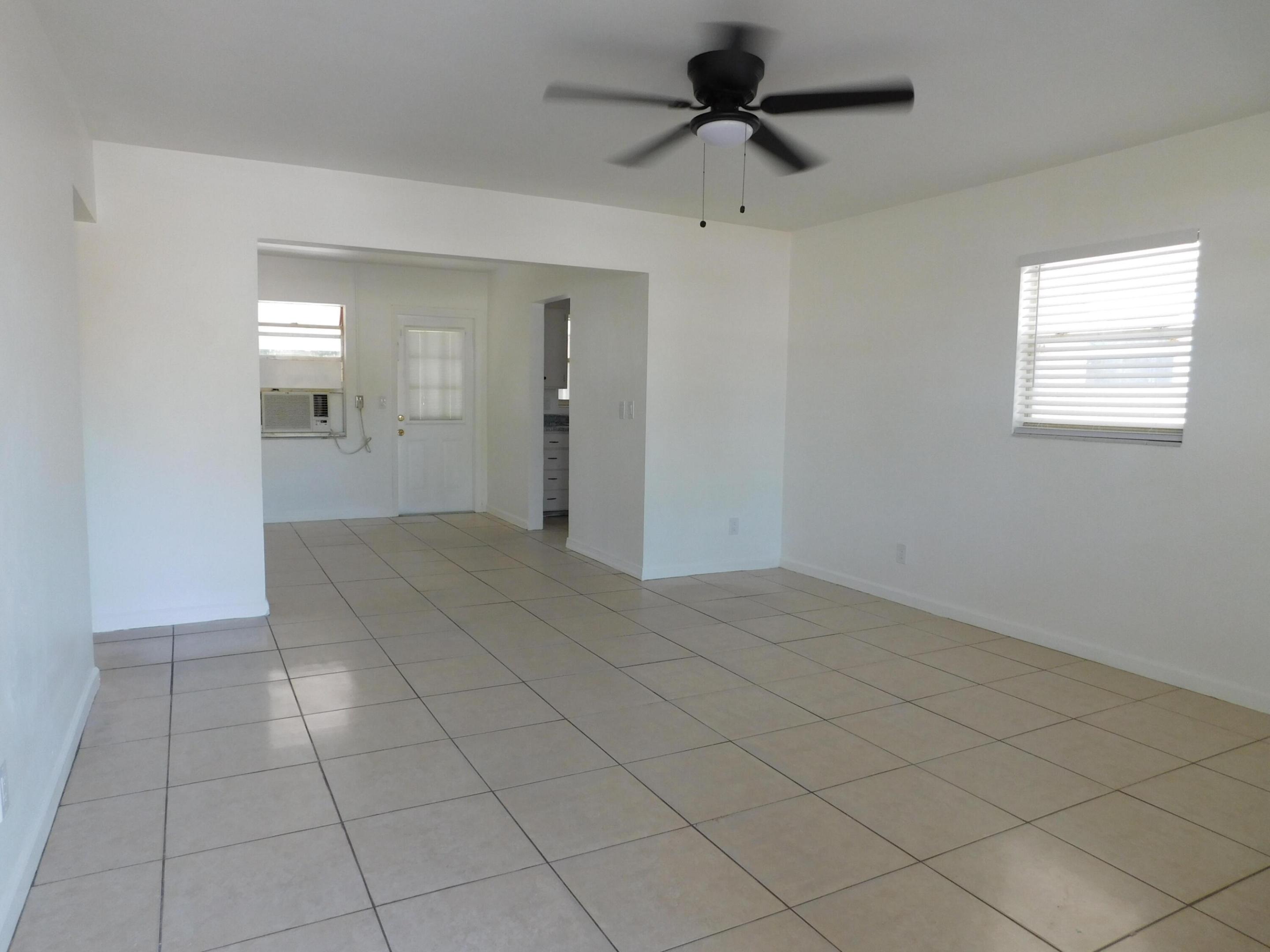 LAKE WORTH TOWN - Residential