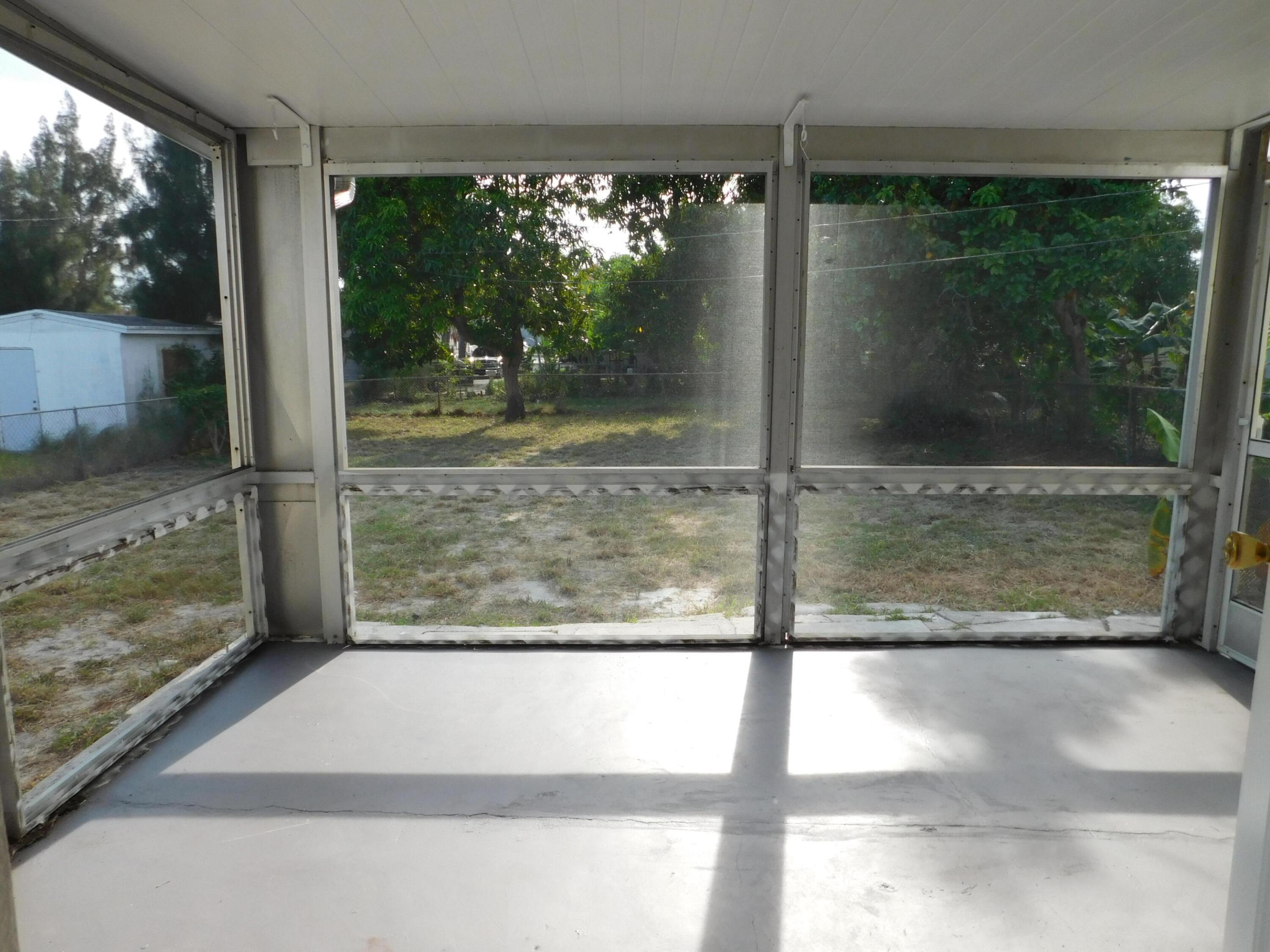 LAKE WORTH TOWN - Residential