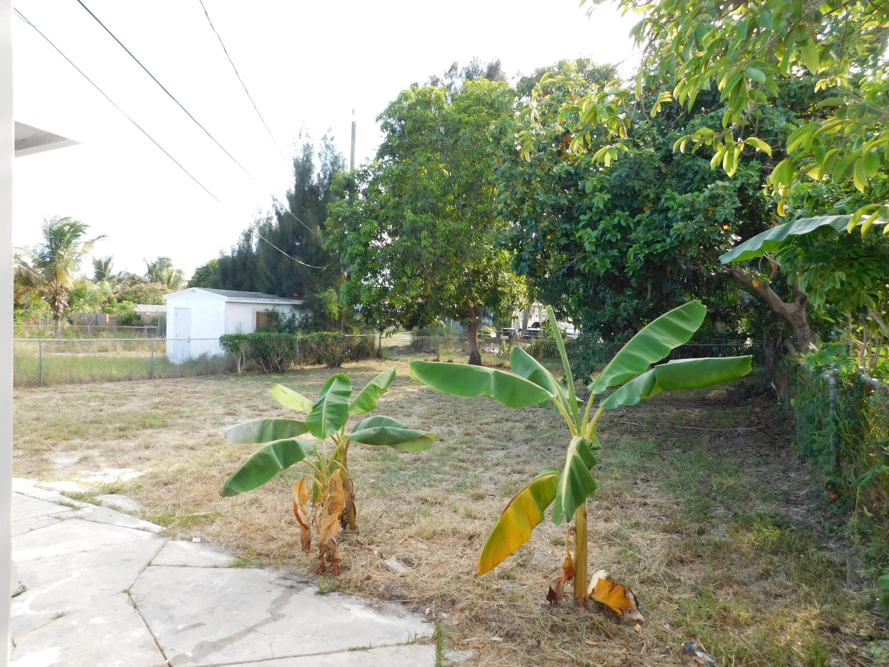 LAKE WORTH TOWN - Residential