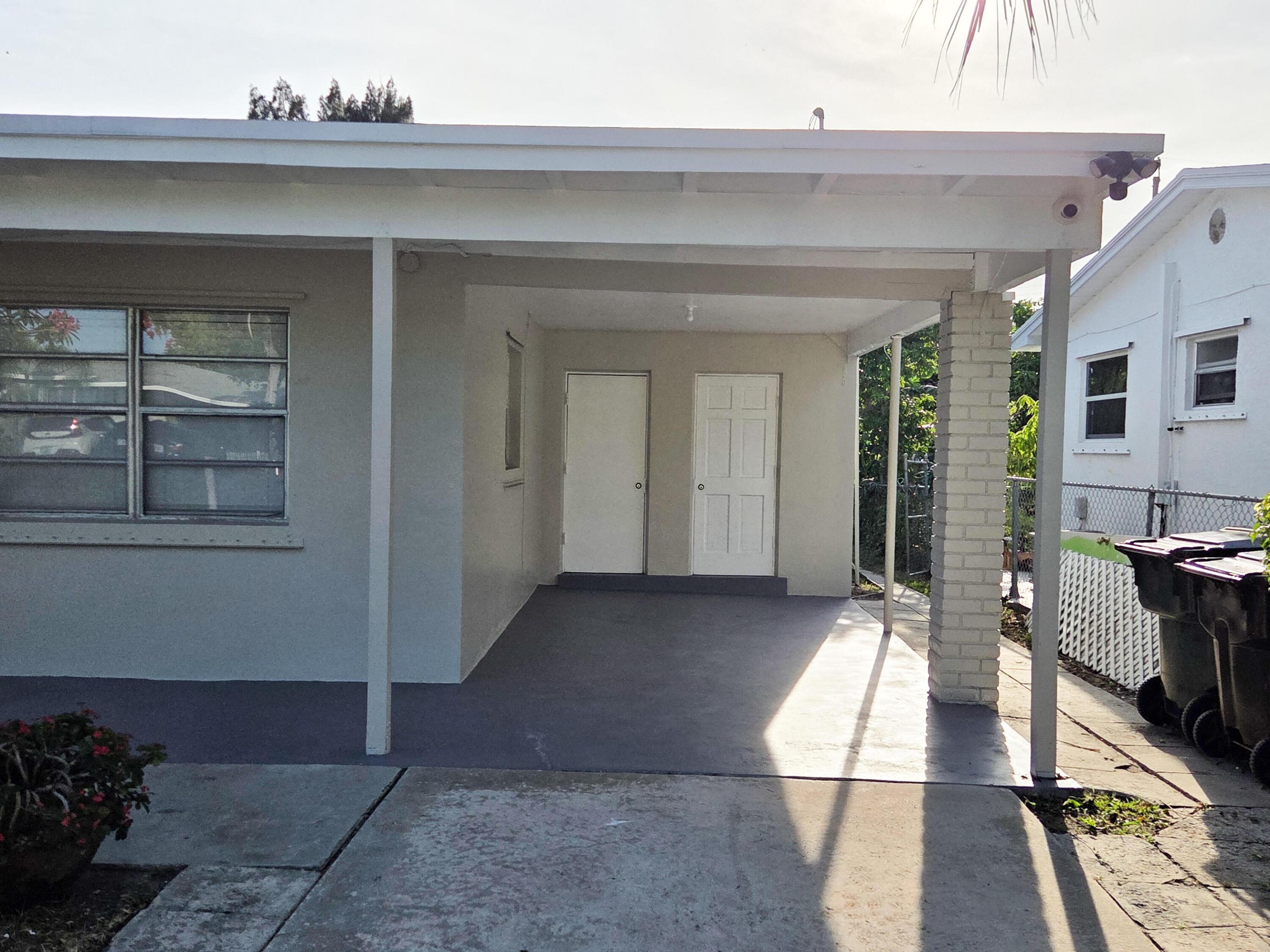 LAKE WORTH TOWN - Residential