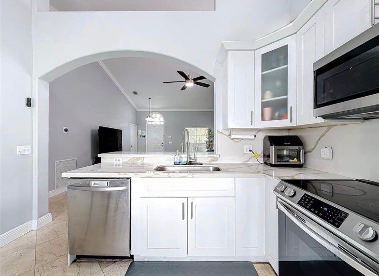 WOODSIDE ESTATES - Residential Lease
