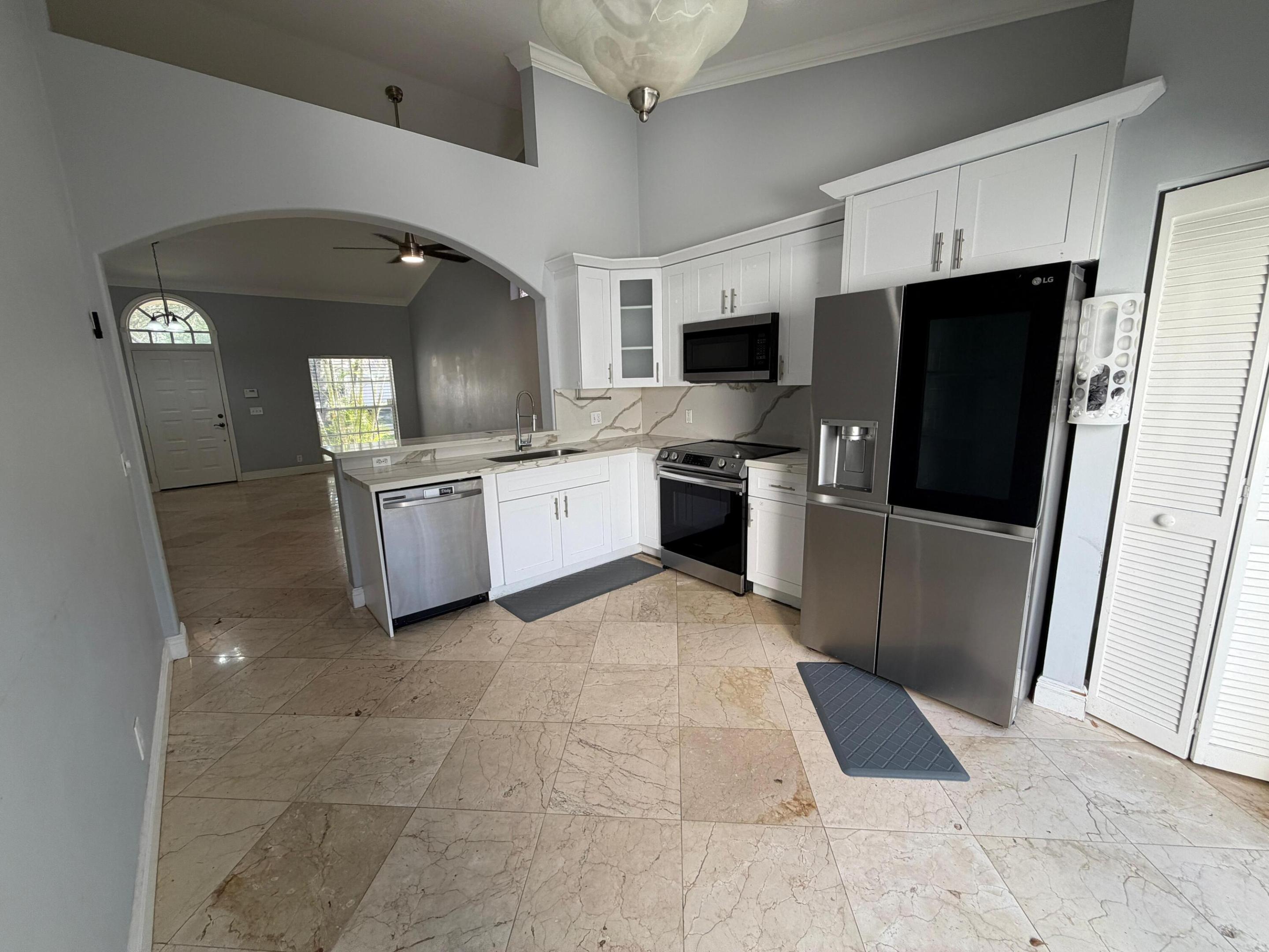 WOODSIDE ESTATES - Residential Lease