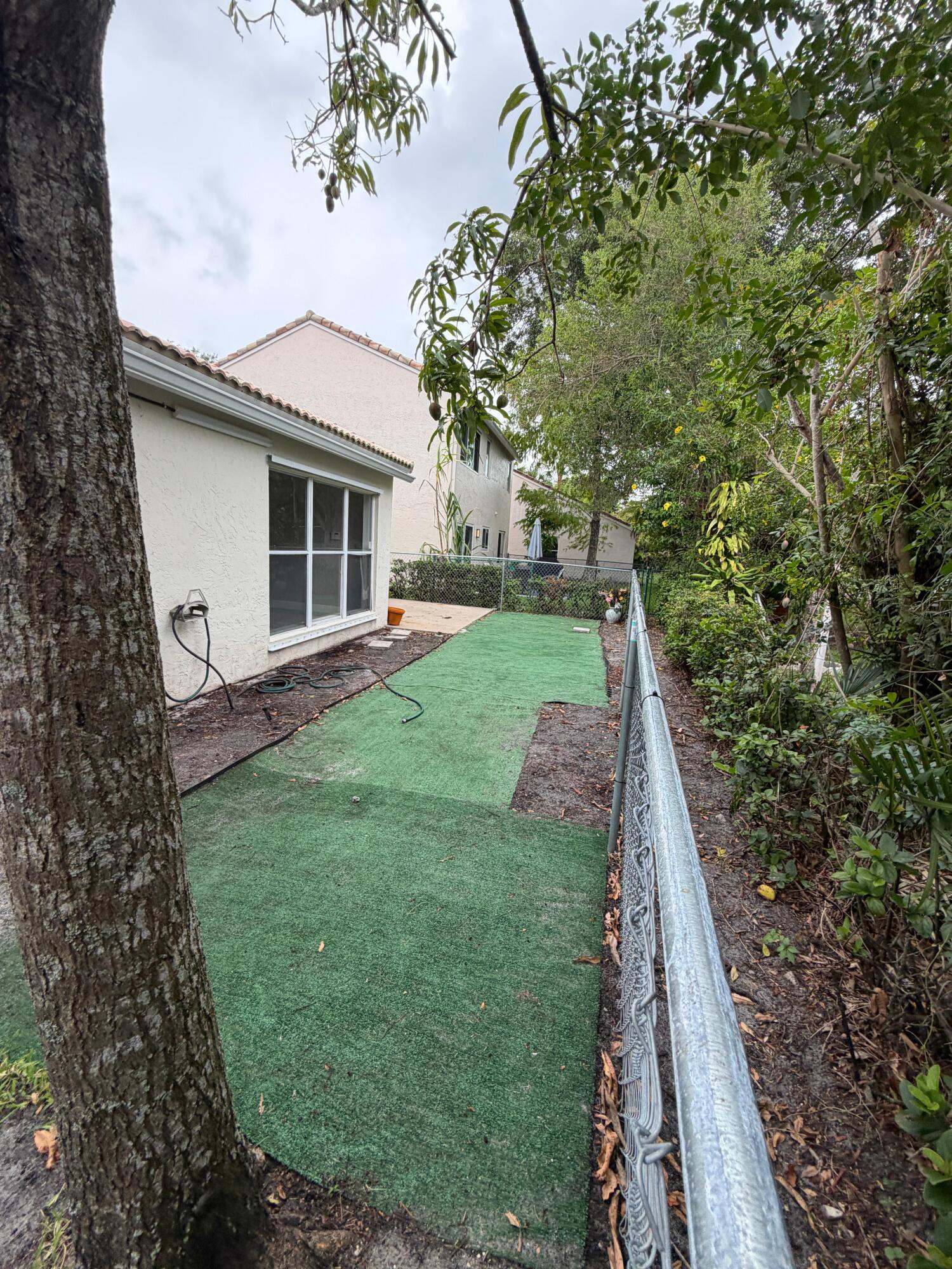 WOODSIDE ESTATES - Residential Lease