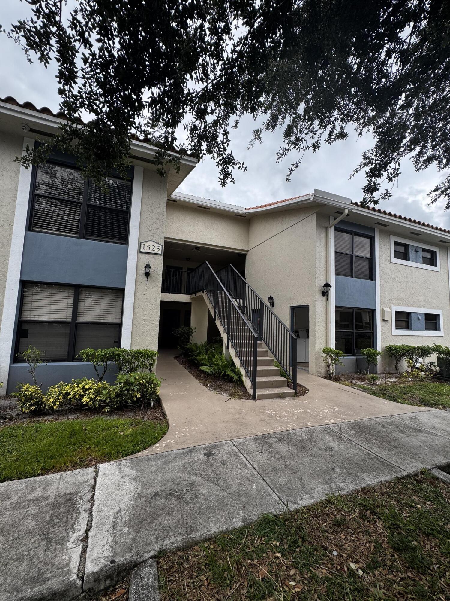 Move-in ready 2/2 on the first floor, with a private patio that overlooks a lake. Freshly painted and new floors in bedrooms. Please note - the oven and cooktop will be replaced before tenant moves in! Washer & Dryer in unit.