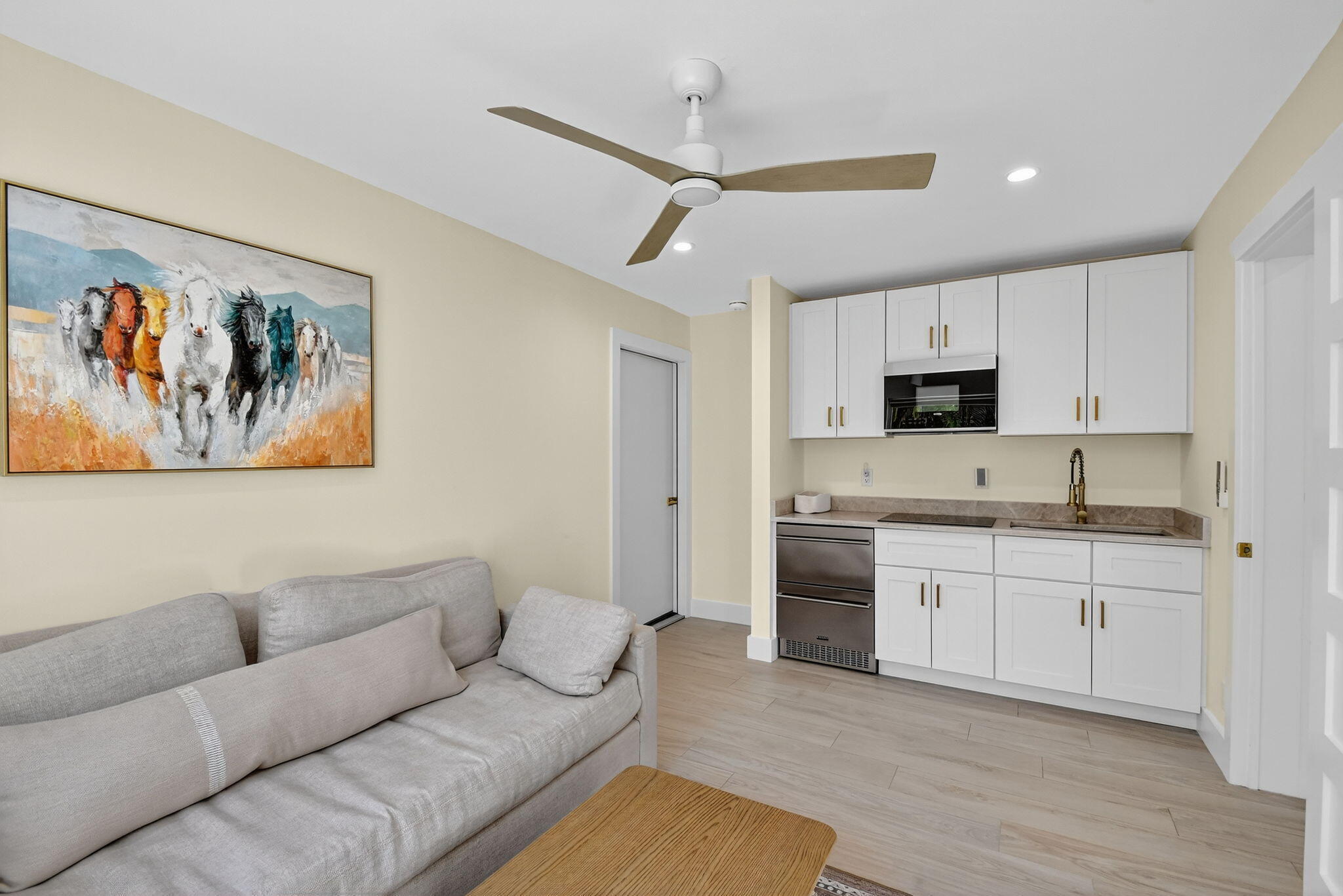 WELLINGTON AERO CLUB OF THE LANDINGS AT WELLINGTON - Residential Lease