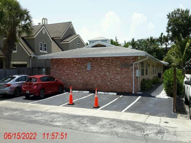 great location in victoria park. minimum credit score 650 vacant and ready for new tenant laundry on site 1 parking space