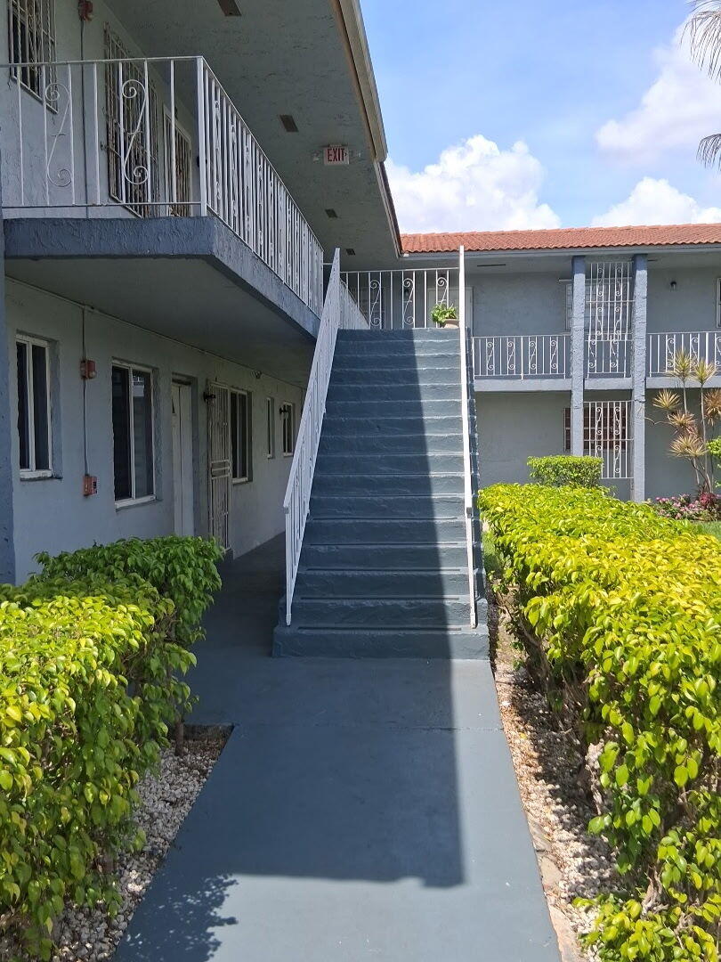 VILLA BISCAYA JARDINES CONDO - Residential