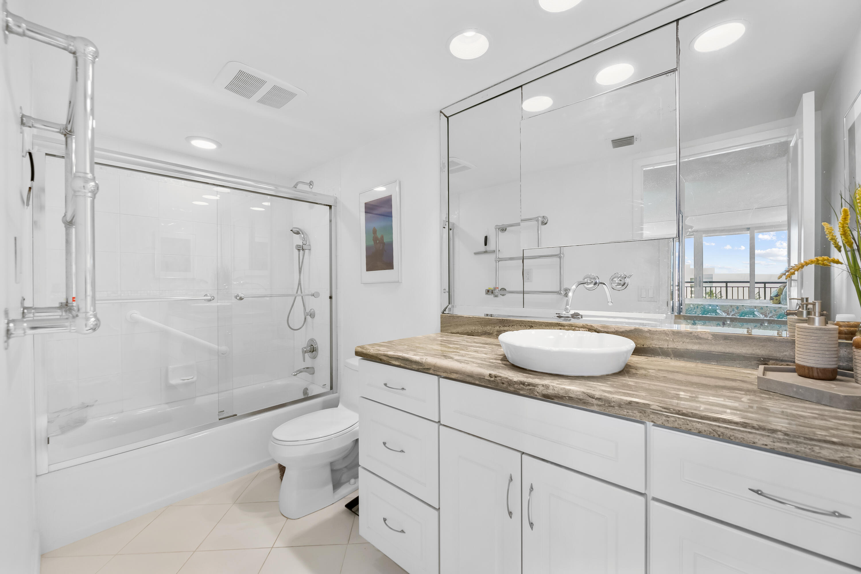 BARCLAY CONDO - Residential