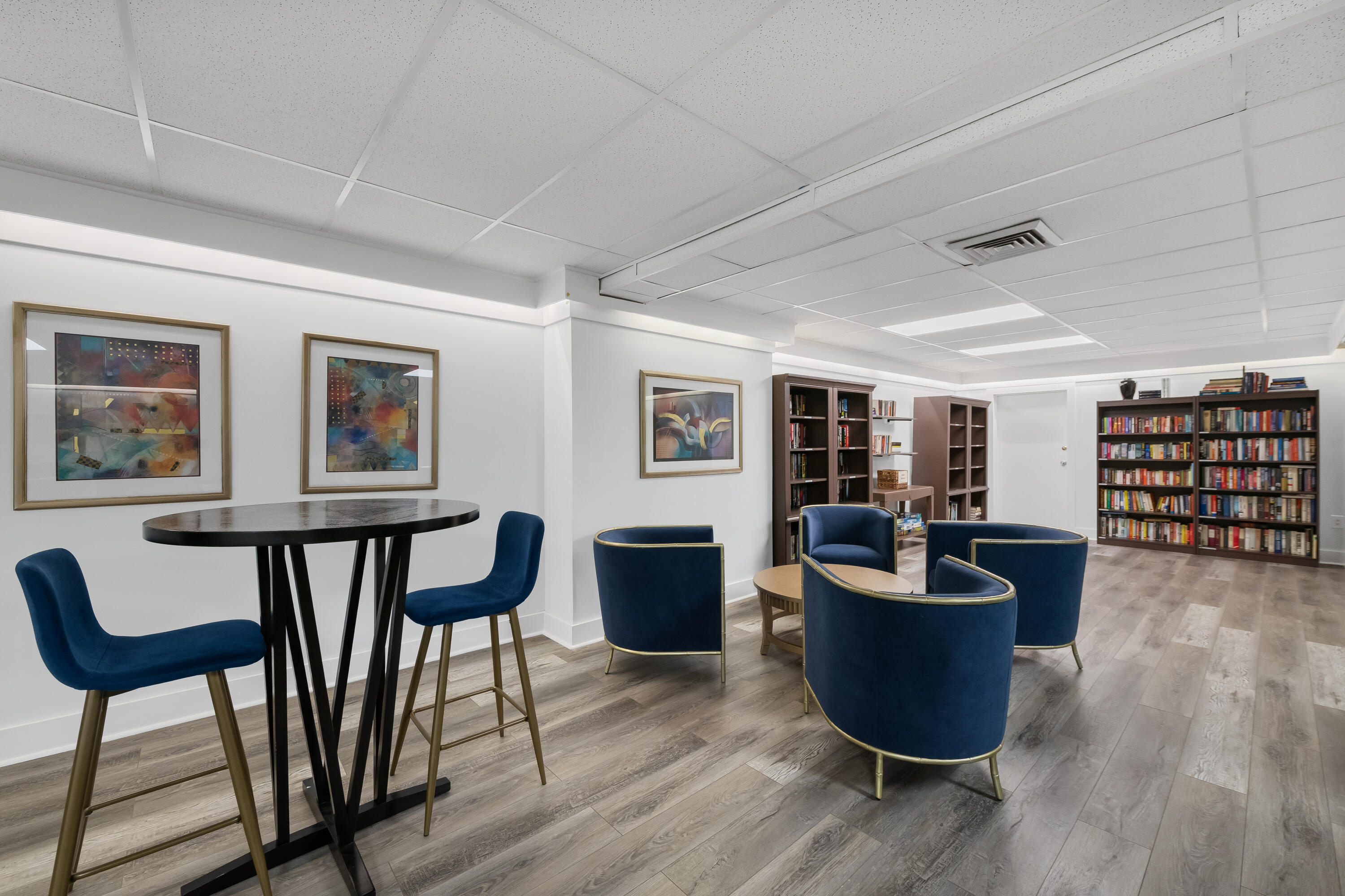 BARCLAY CONDO - Residential