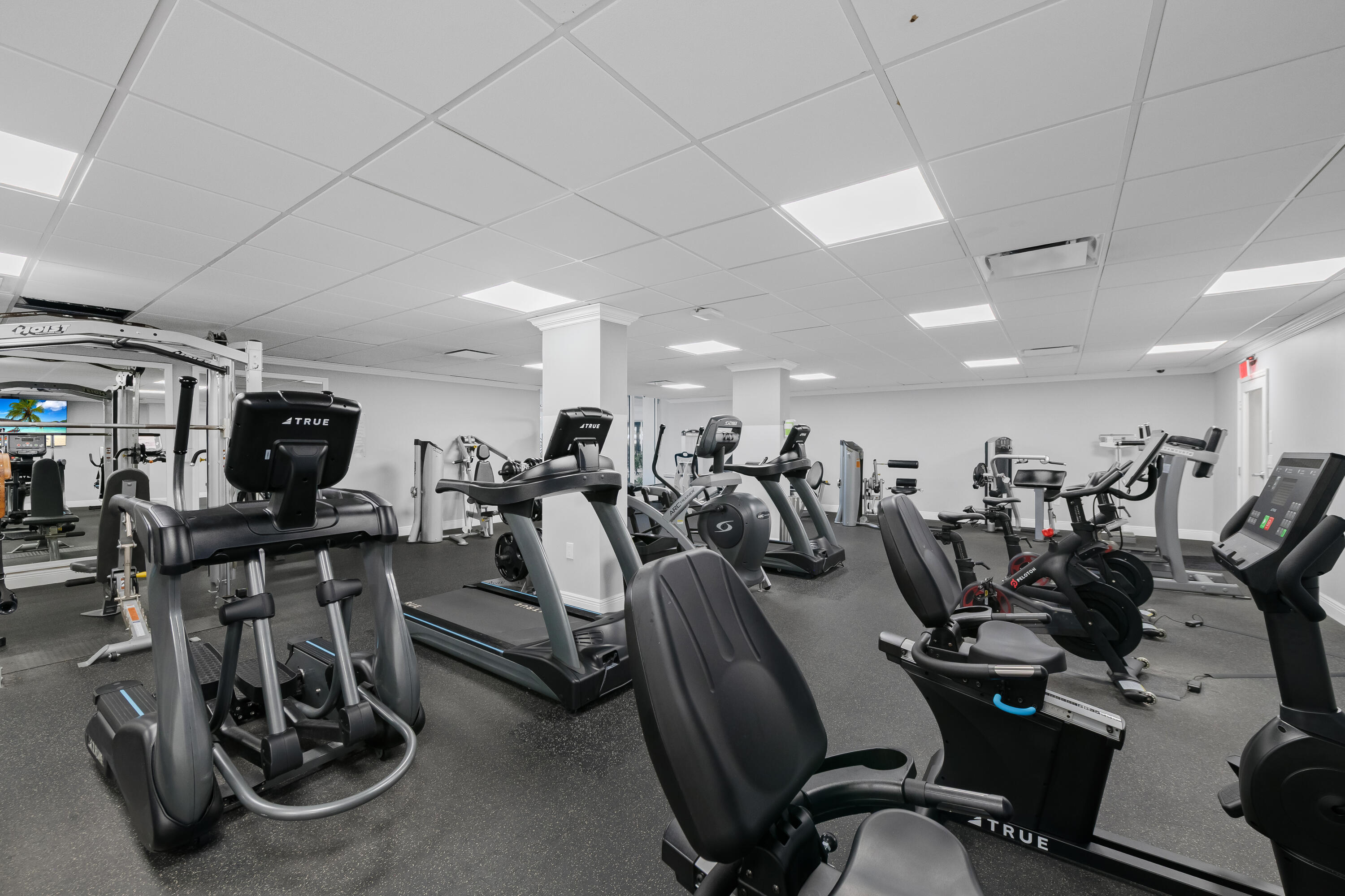 BARCLAY CONDO - Residential