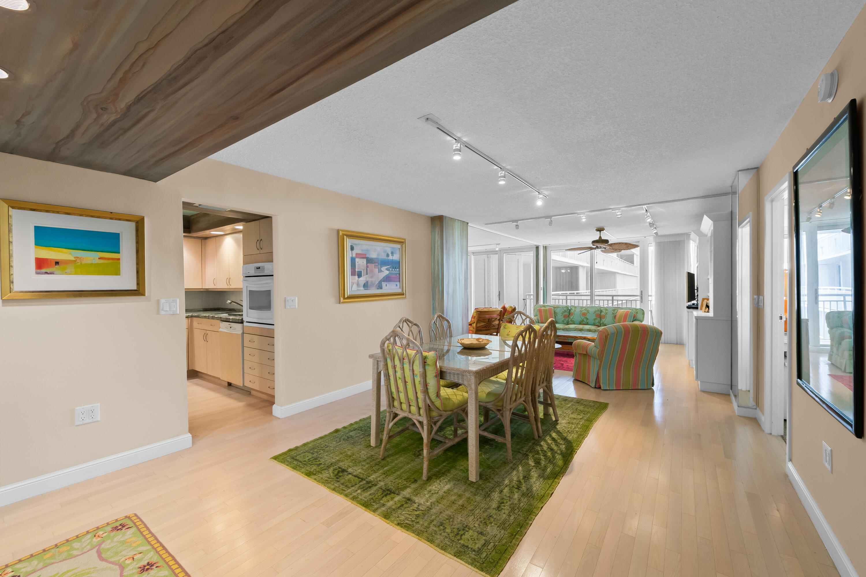 BARCLAY CONDO - Residential