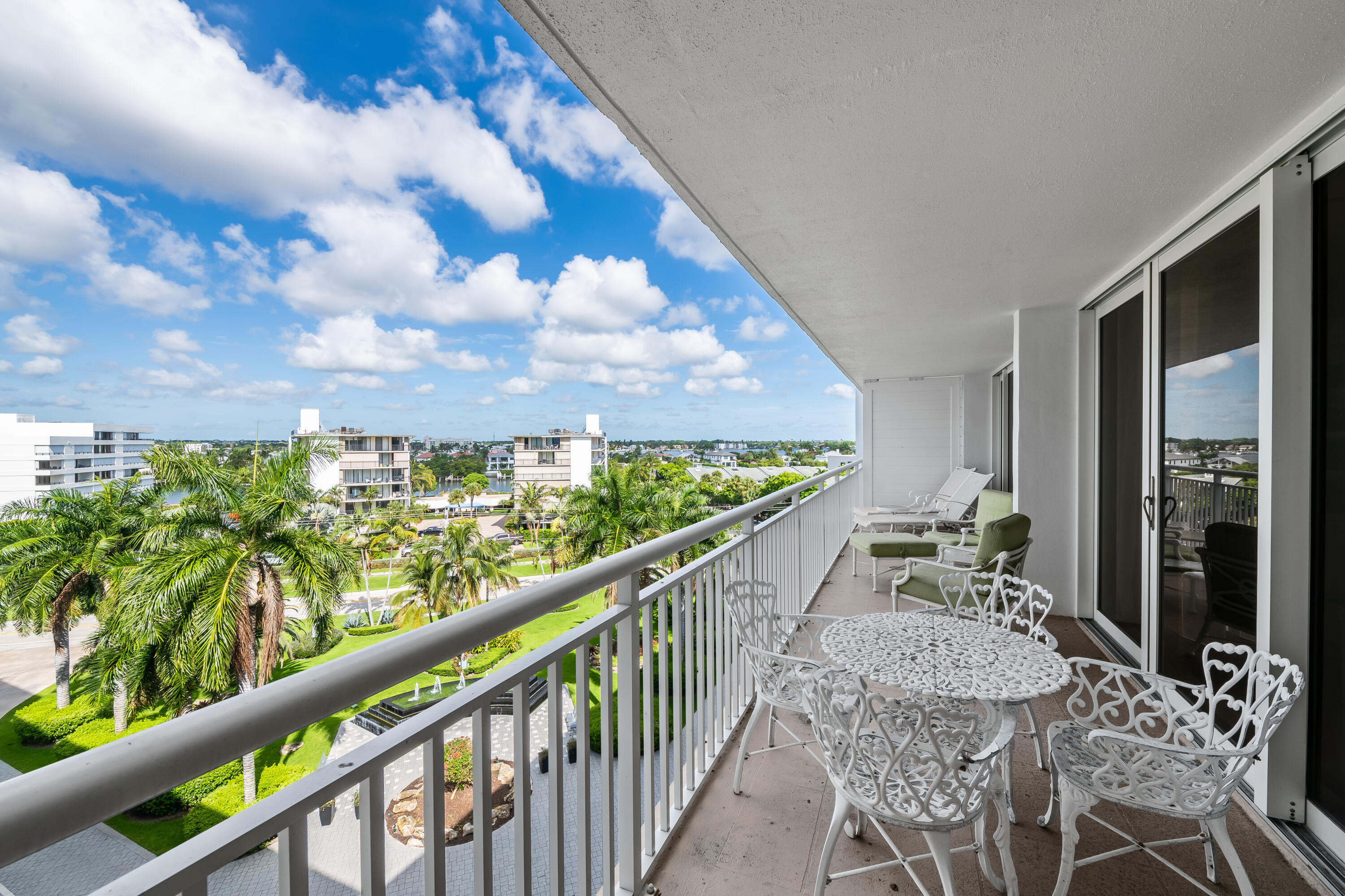 BARCLAY CONDO - Residential