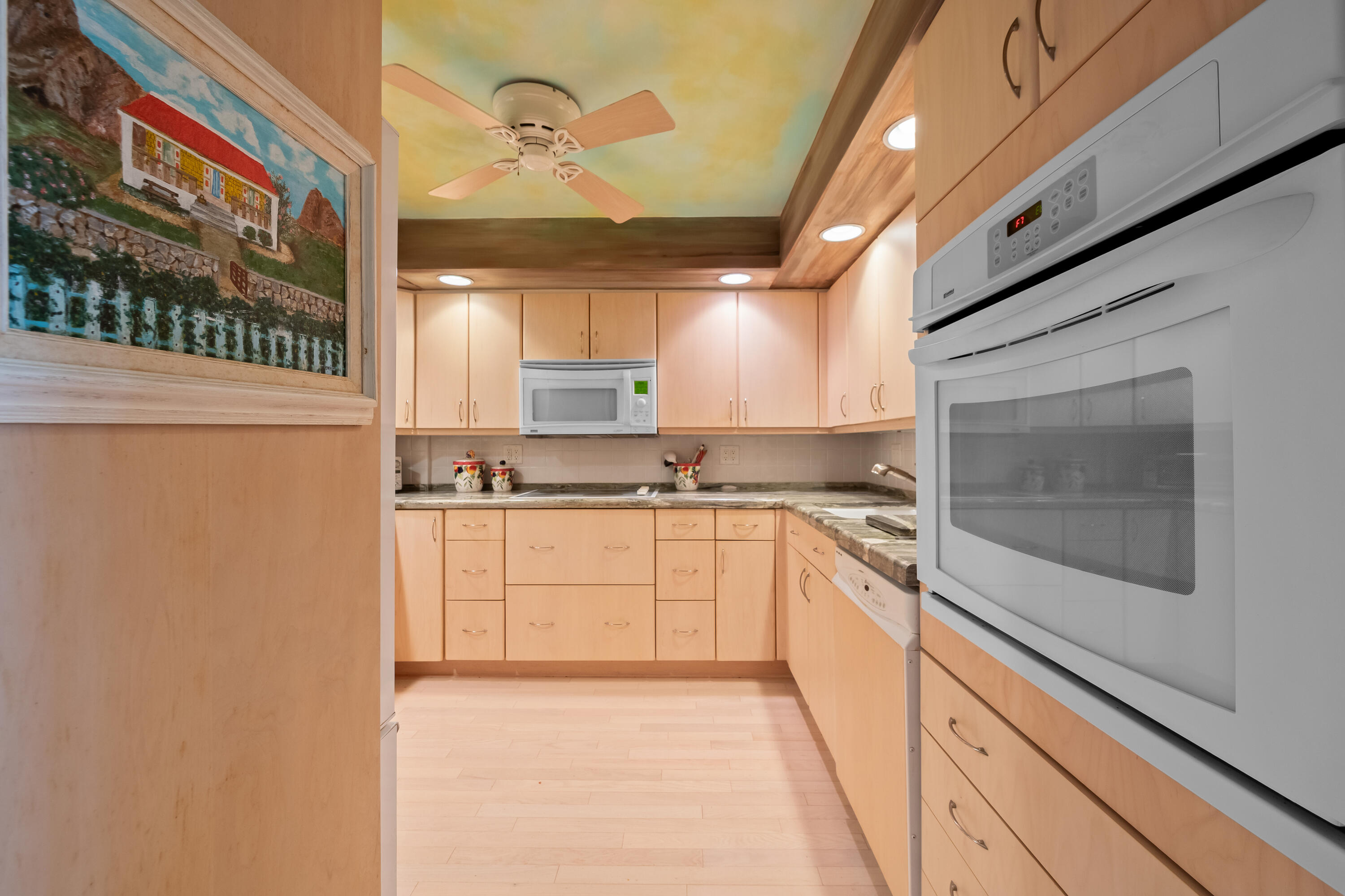BARCLAY CONDO - Residential