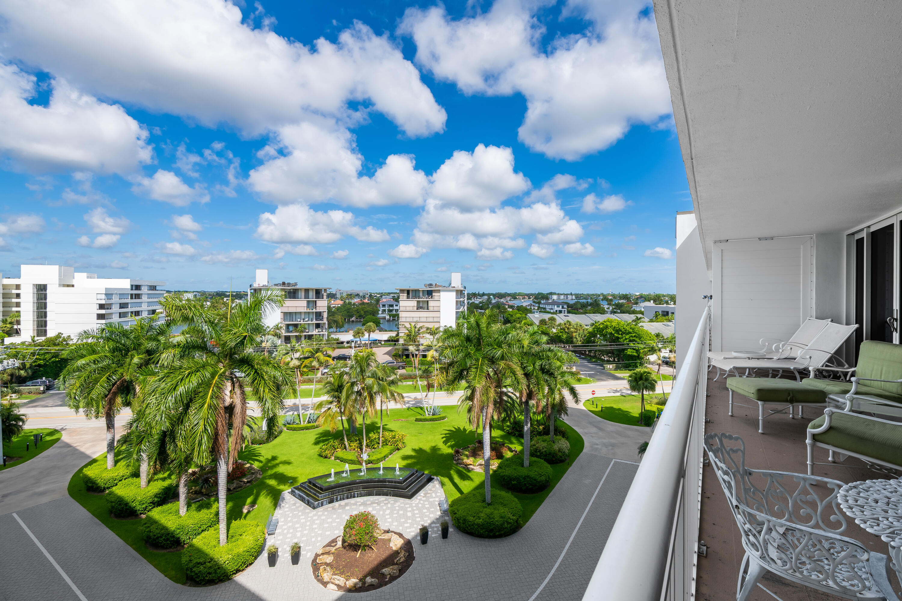 BARCLAY CONDO - Residential