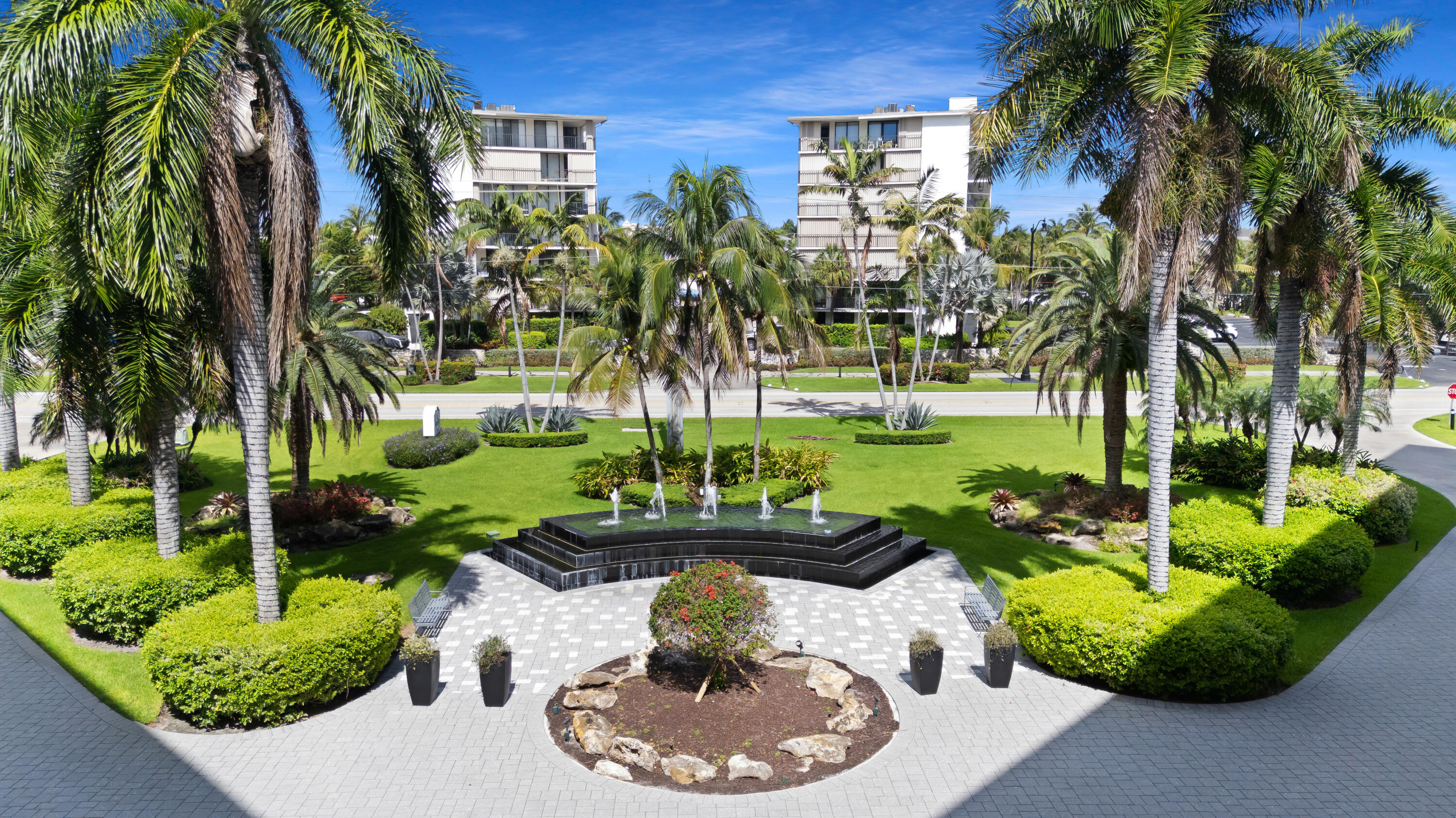 BARCLAY CONDO - Residential