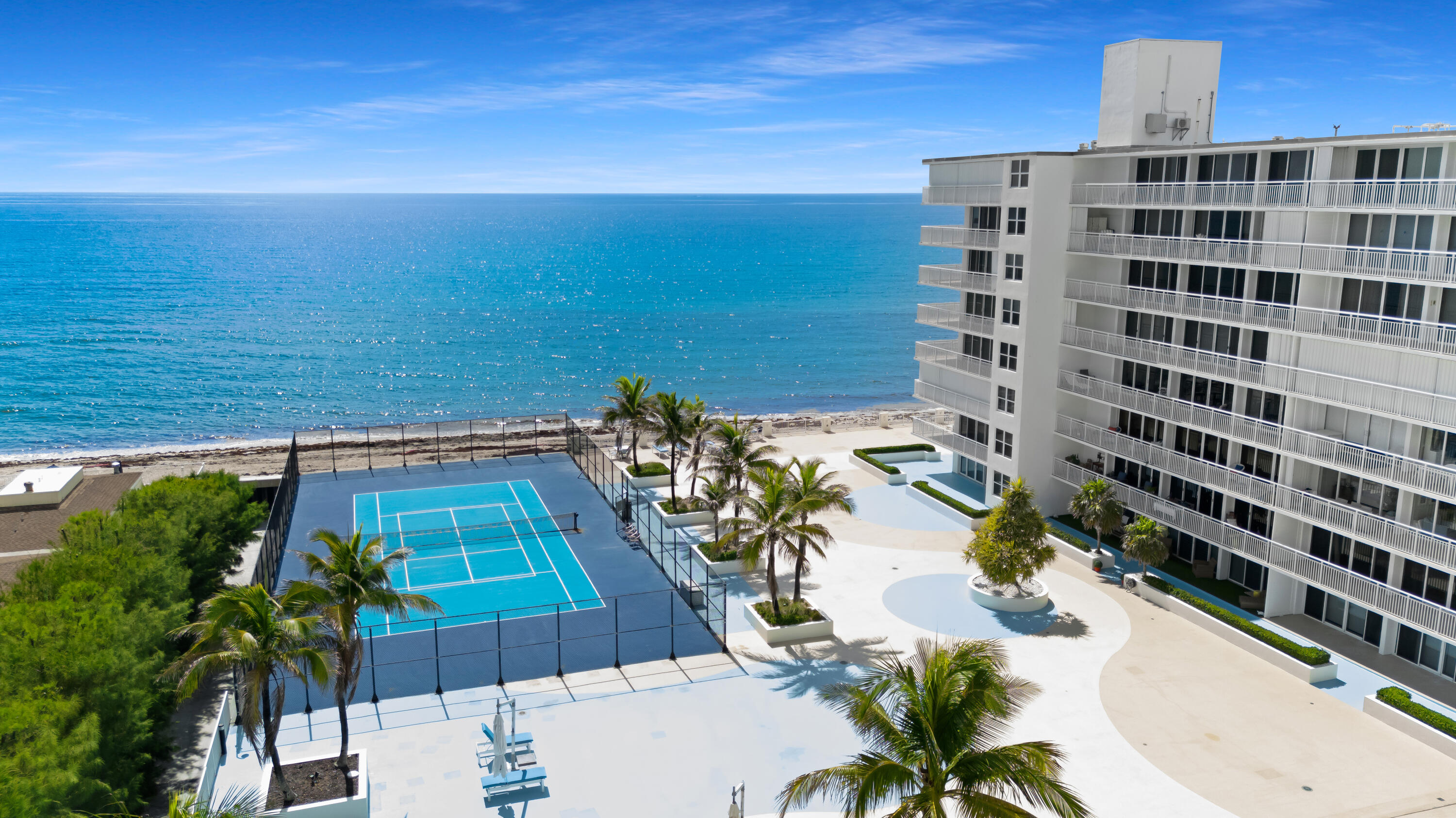 BARCLAY CONDO - Residential