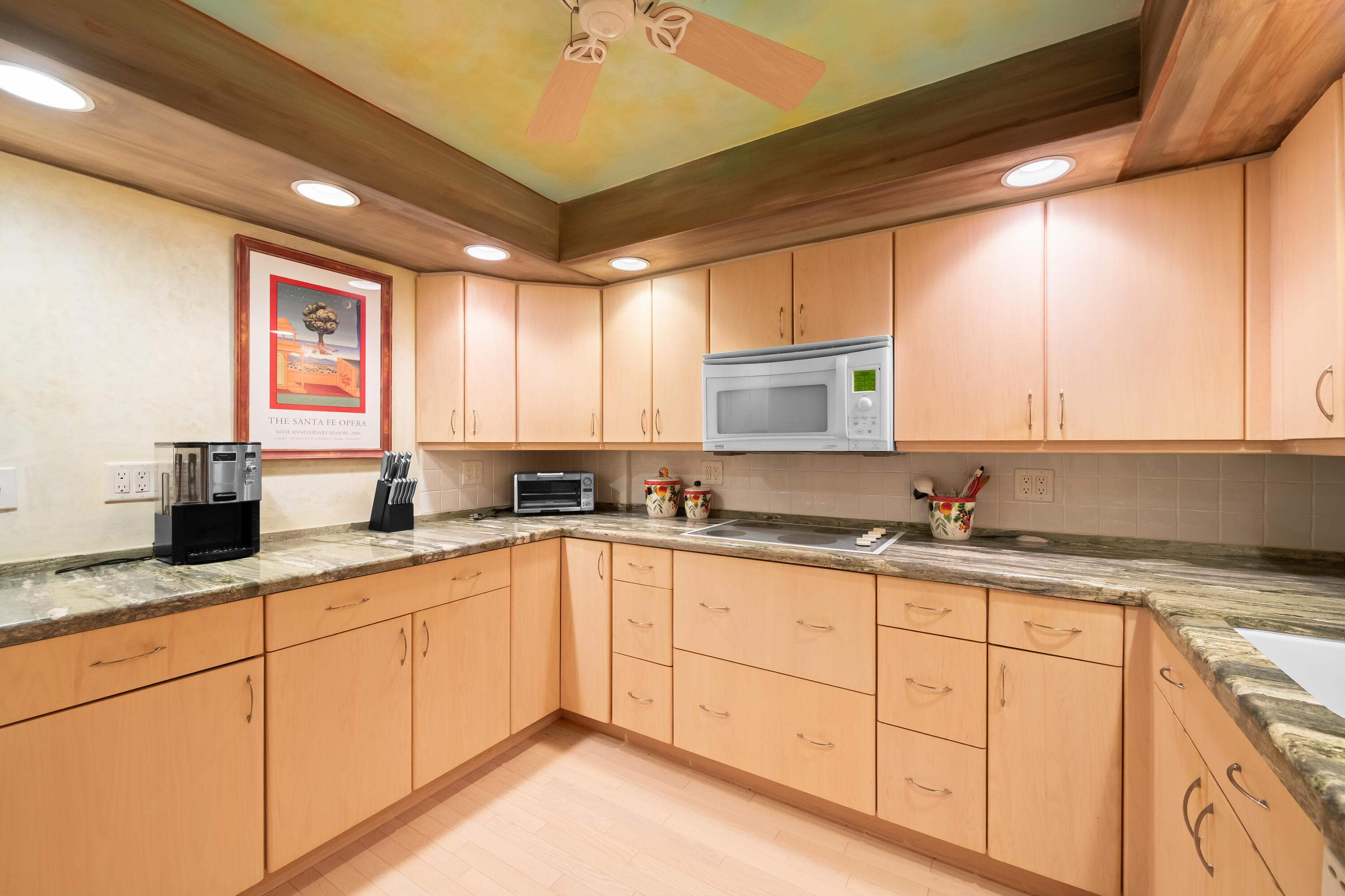 BARCLAY CONDO - Residential