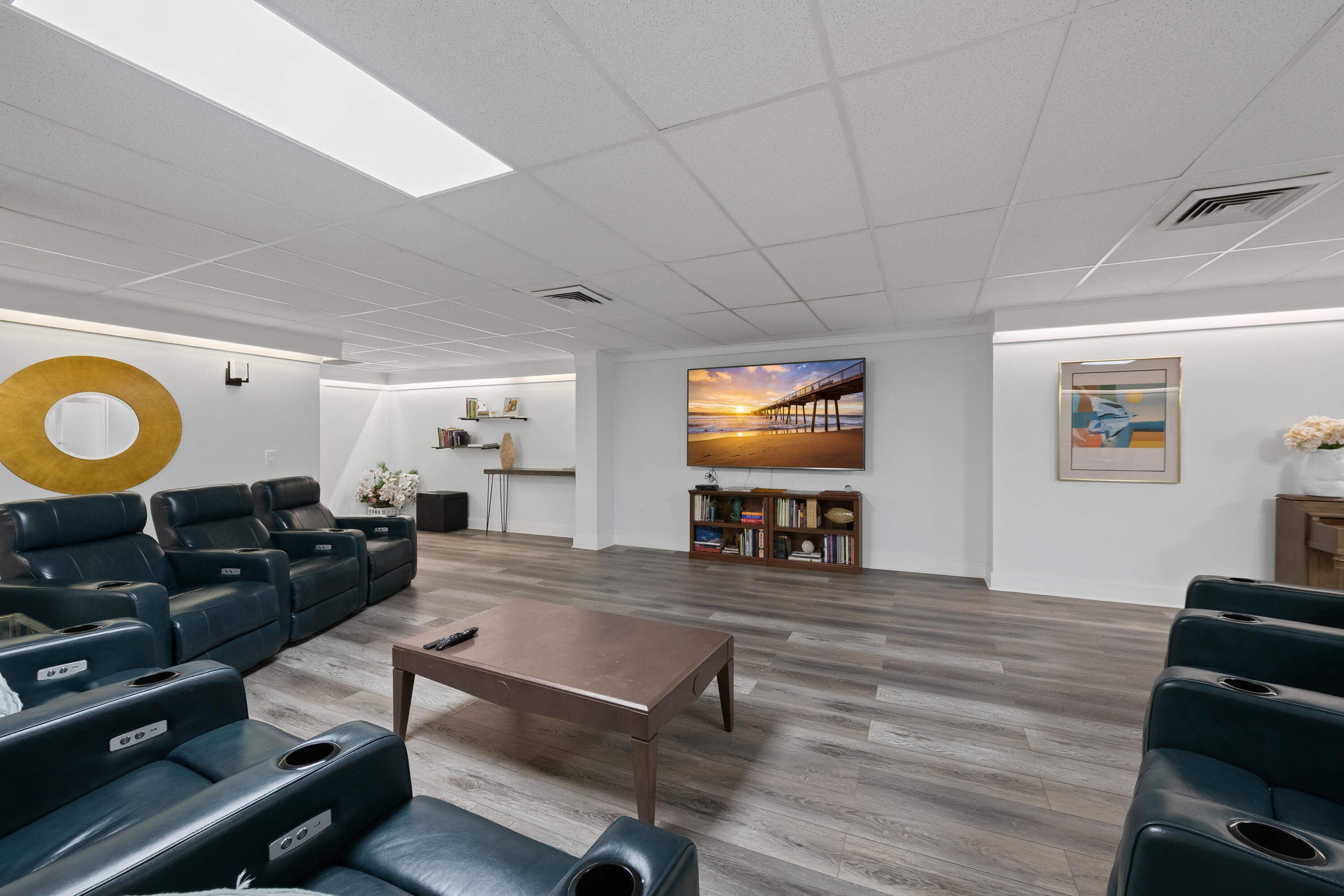 BARCLAY CONDO - Residential