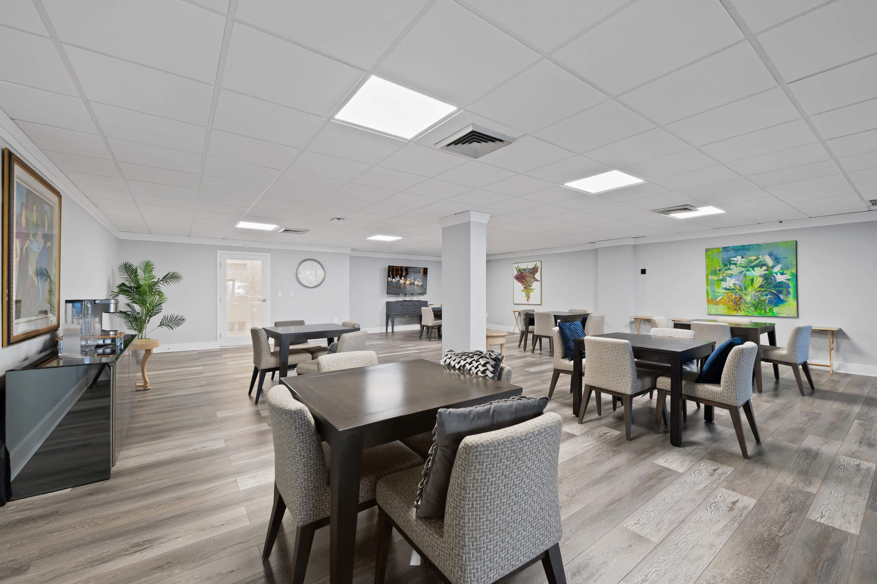 BARCLAY CONDO - Residential
