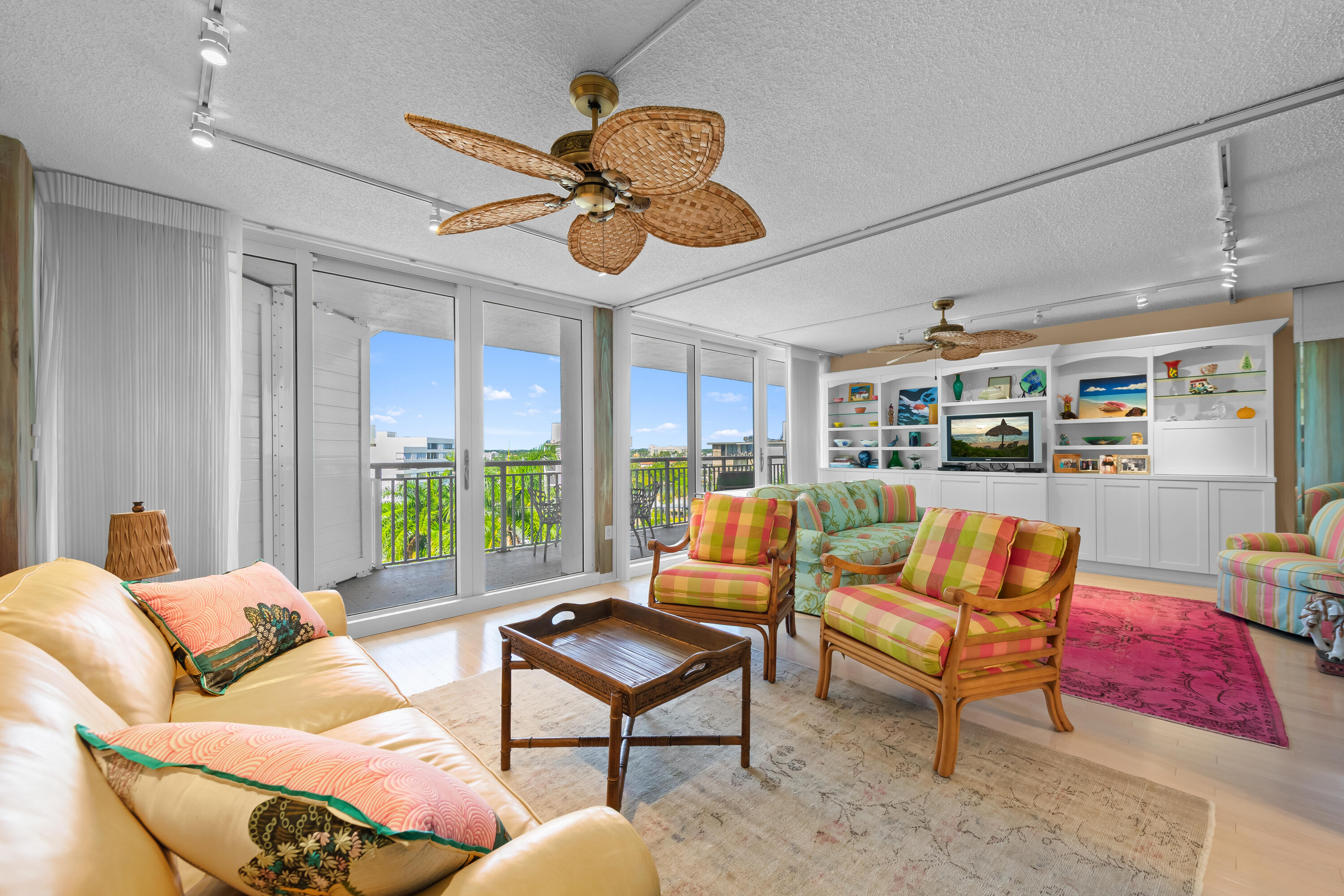 BARCLAY CONDO - Residential