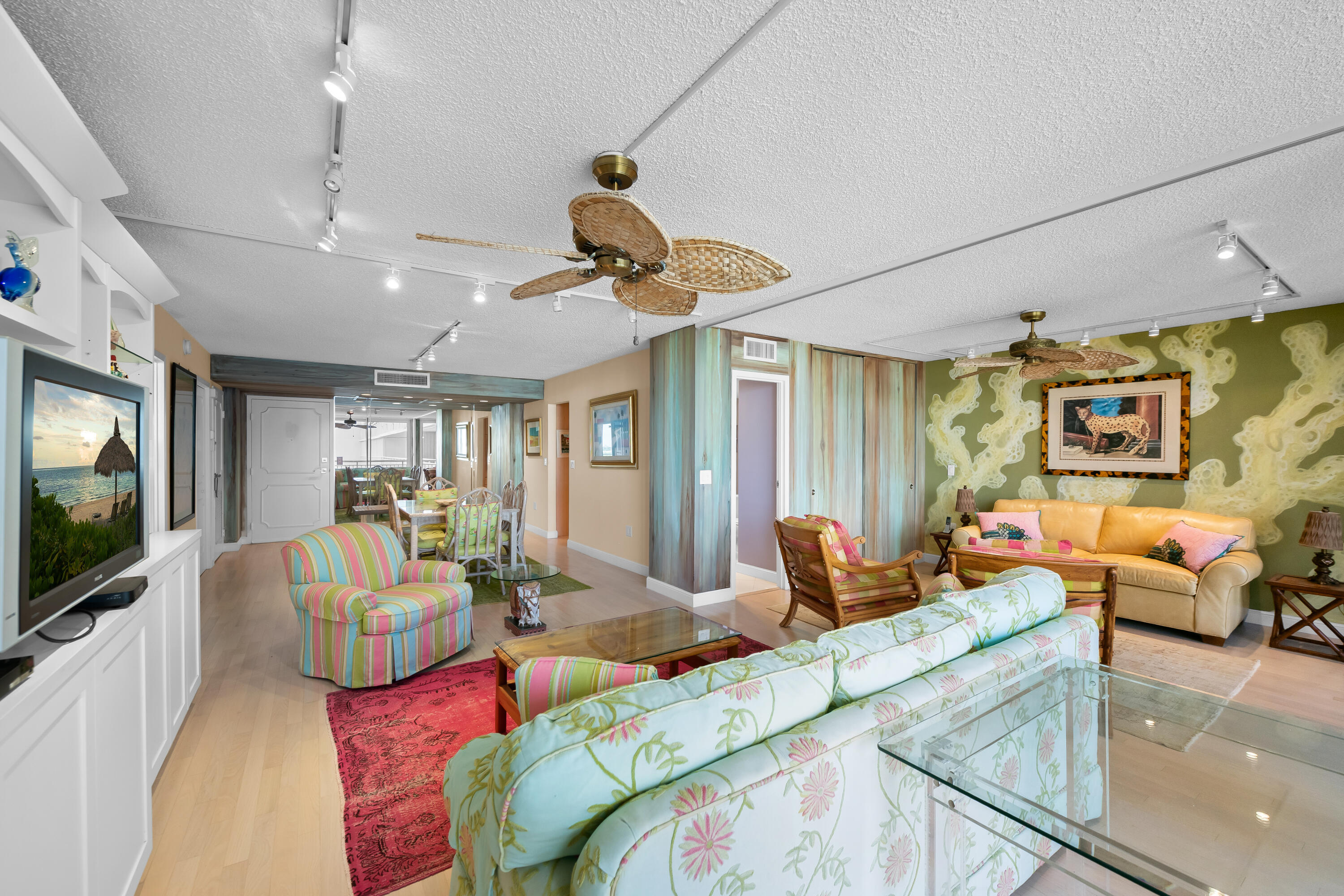 BARCLAY CONDO - Residential
