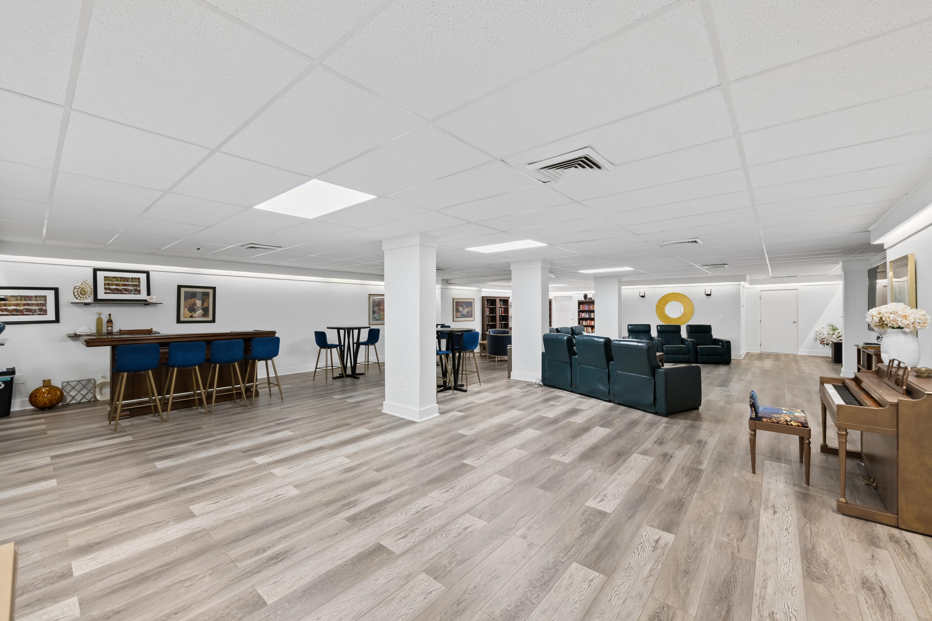 BARCLAY CONDO - Residential