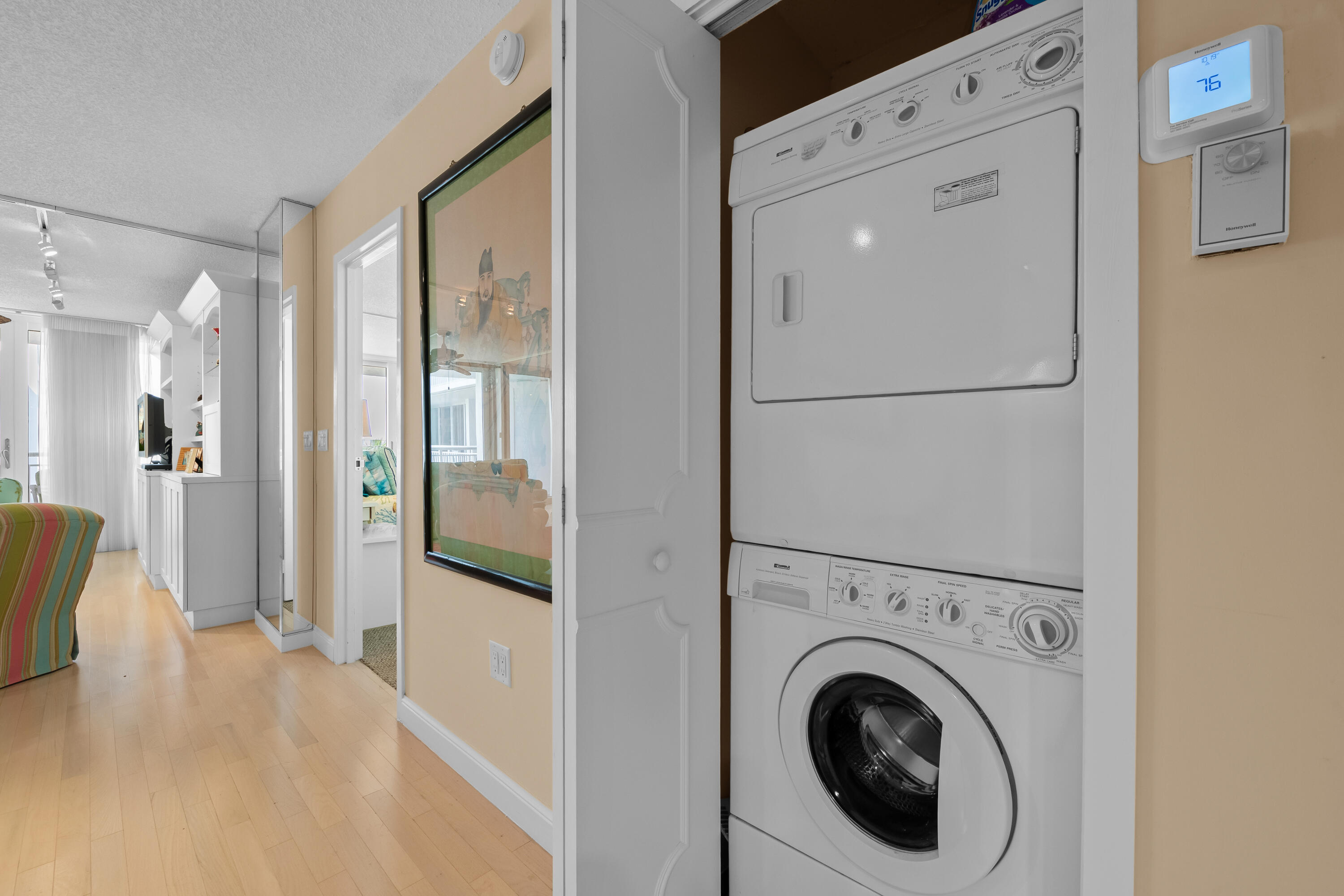 BARCLAY CONDO - Residential