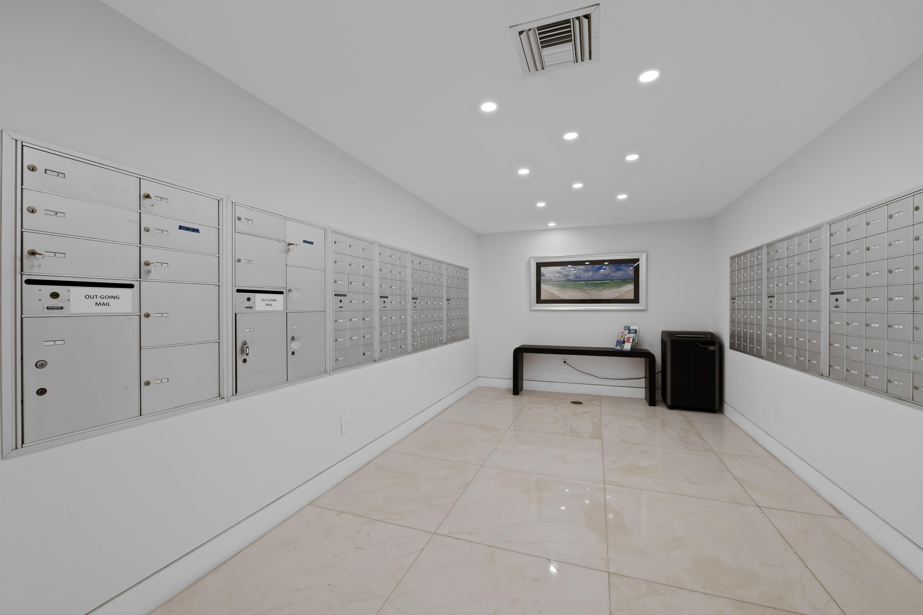 BARCLAY CONDO - Residential