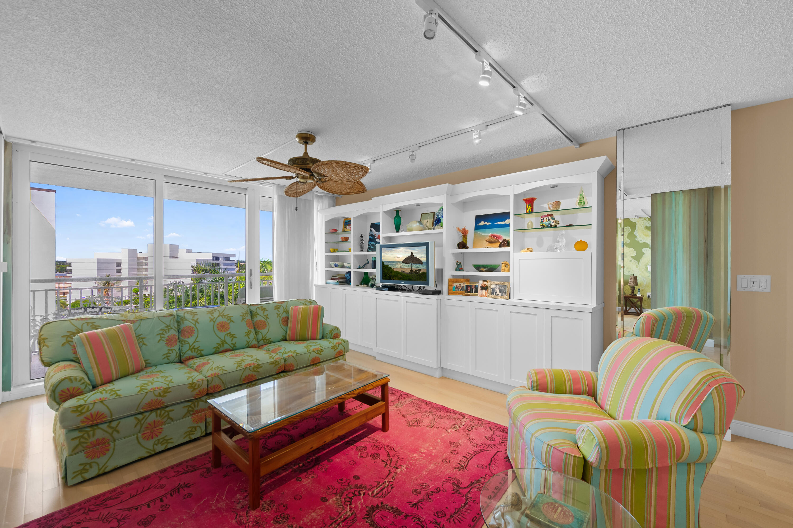 BARCLAY CONDO - Residential
