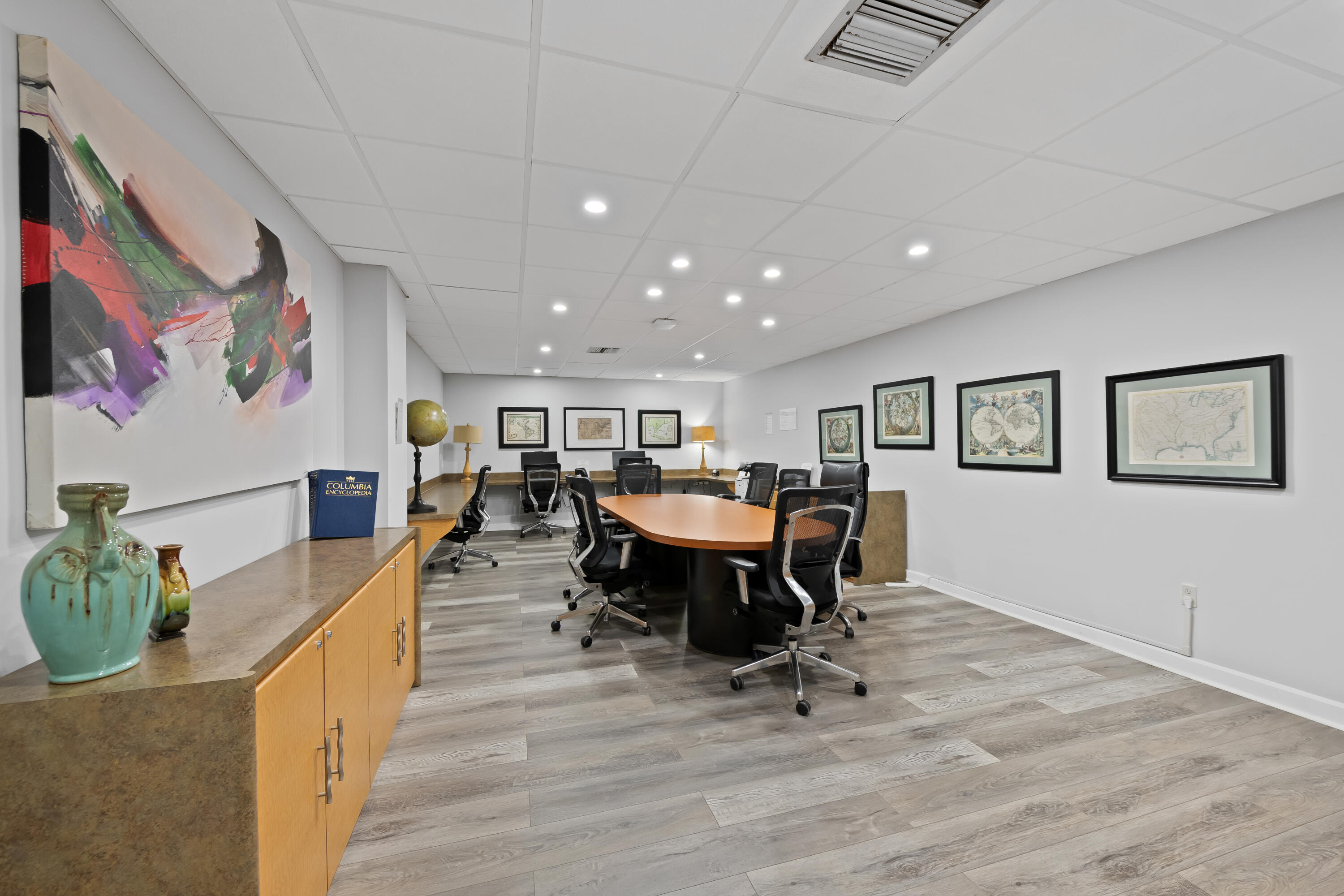 BARCLAY CONDO - Residential