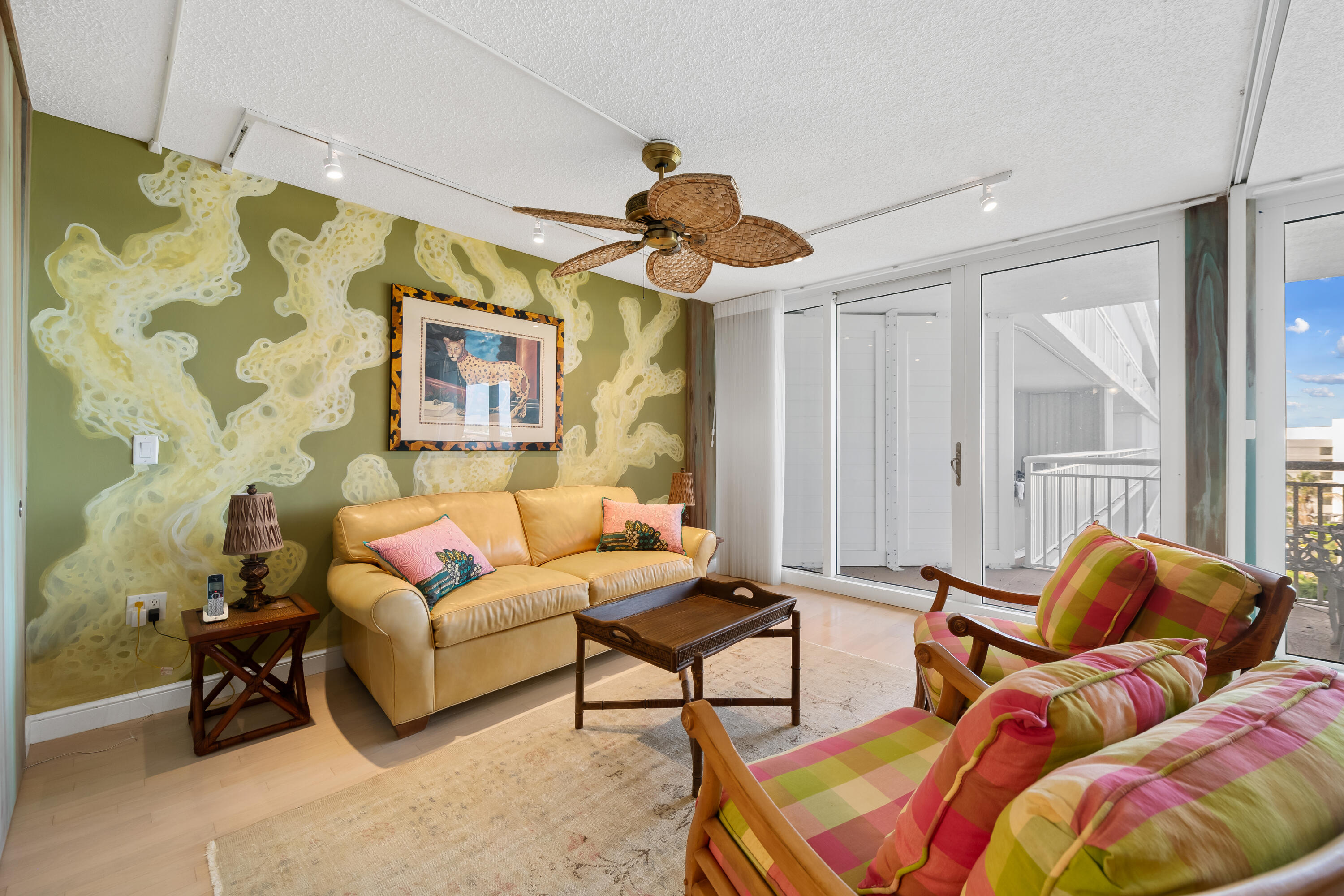 BARCLAY CONDO - Residential