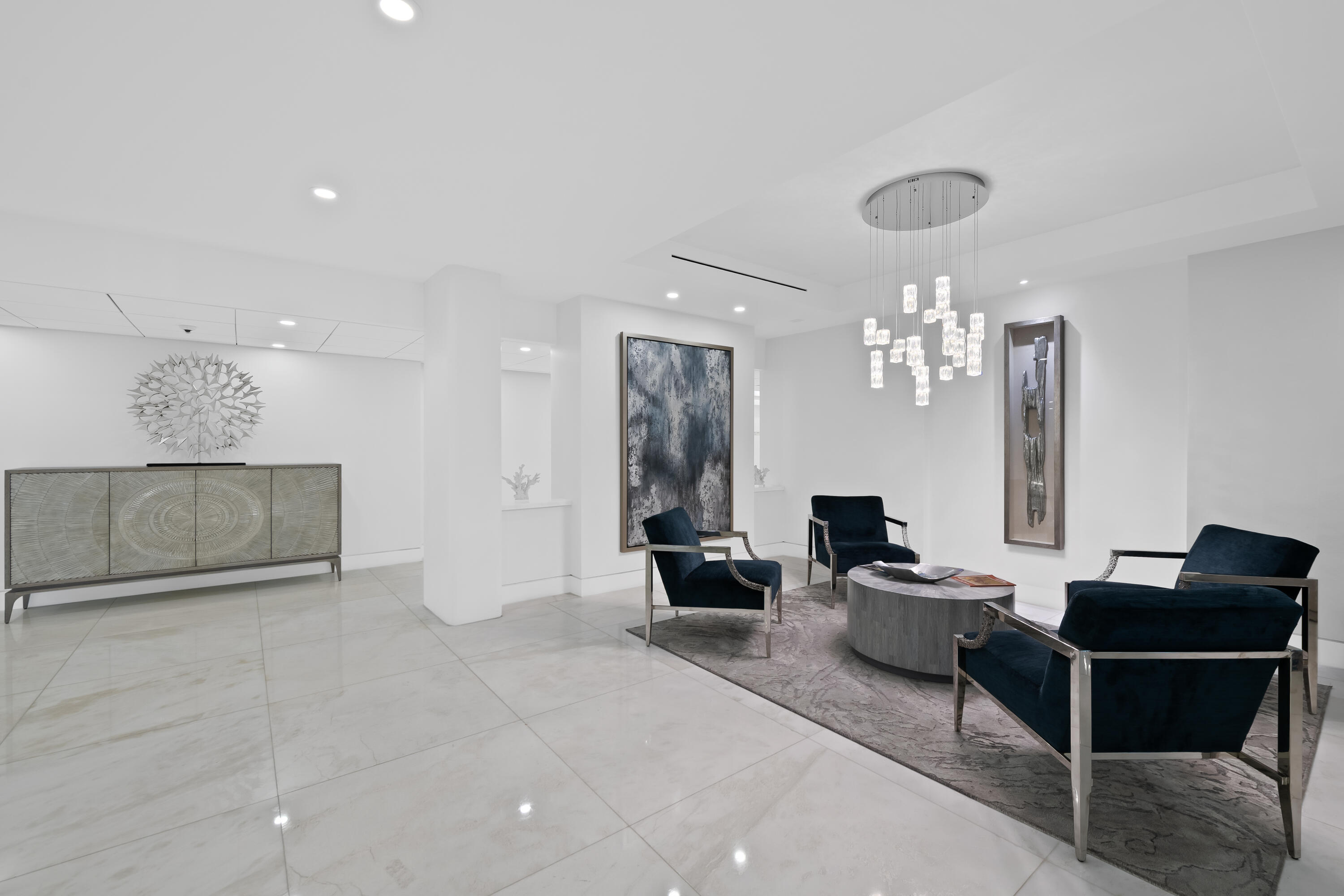 BARCLAY CONDO - Residential