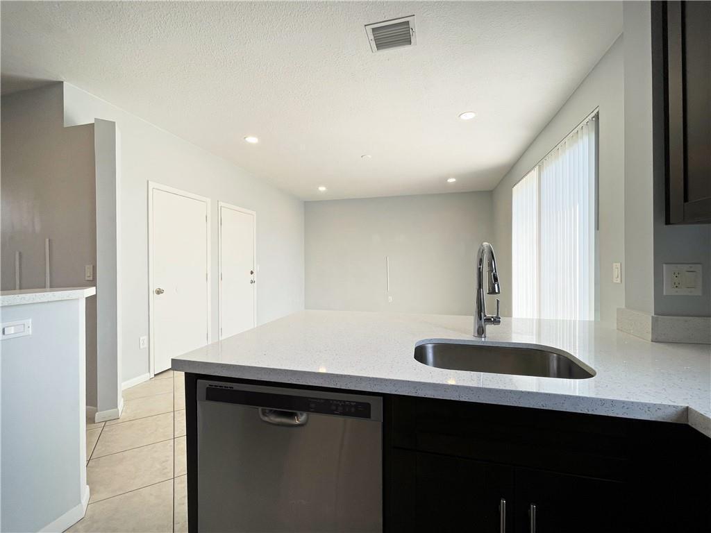 Towngate 156-11 B - Residential Lease