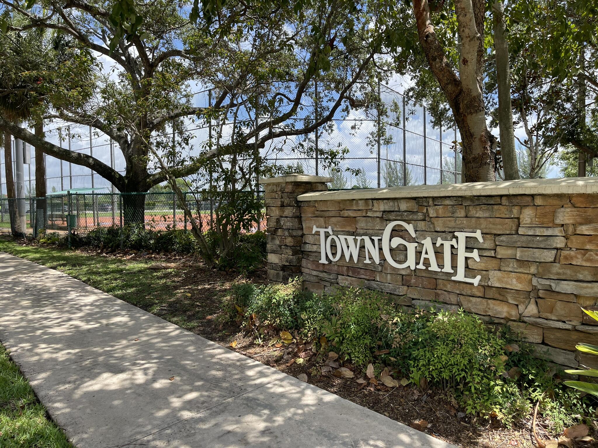 Towngate 156-11 B - Residential Lease