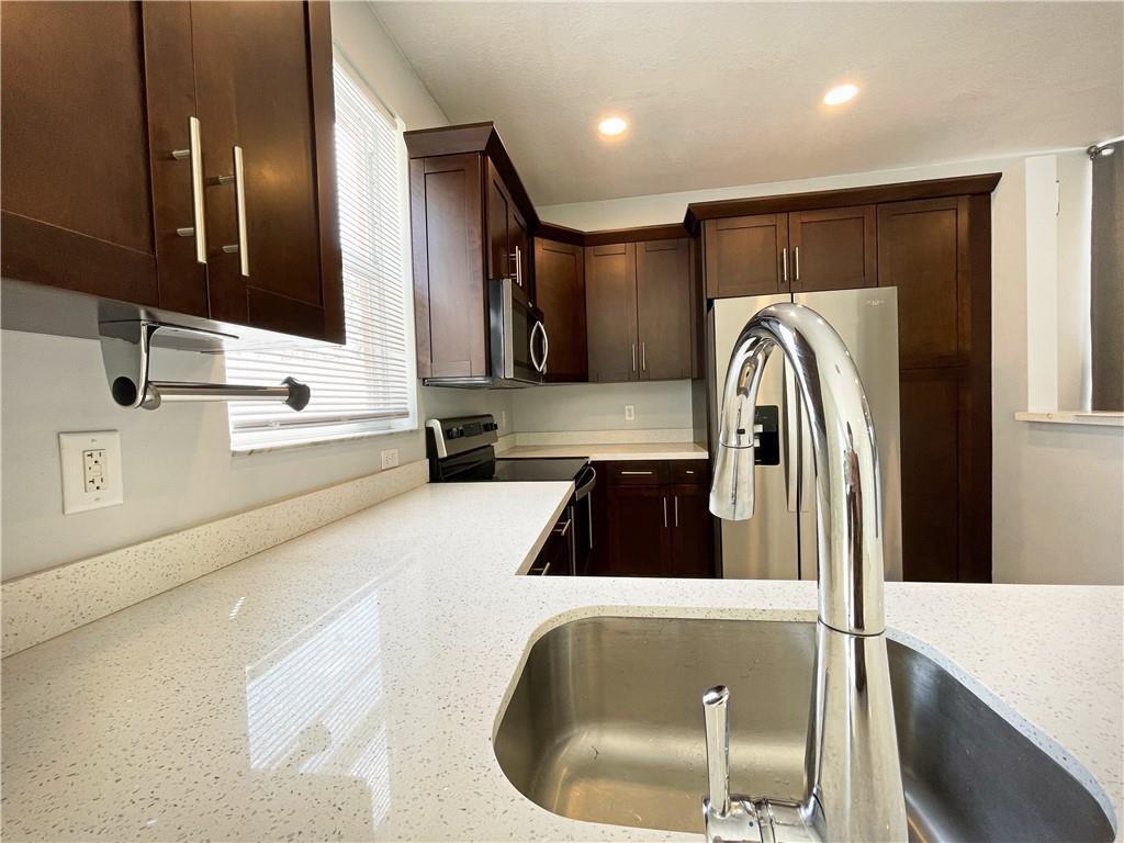 Towngate 156-11 B - Residential Lease