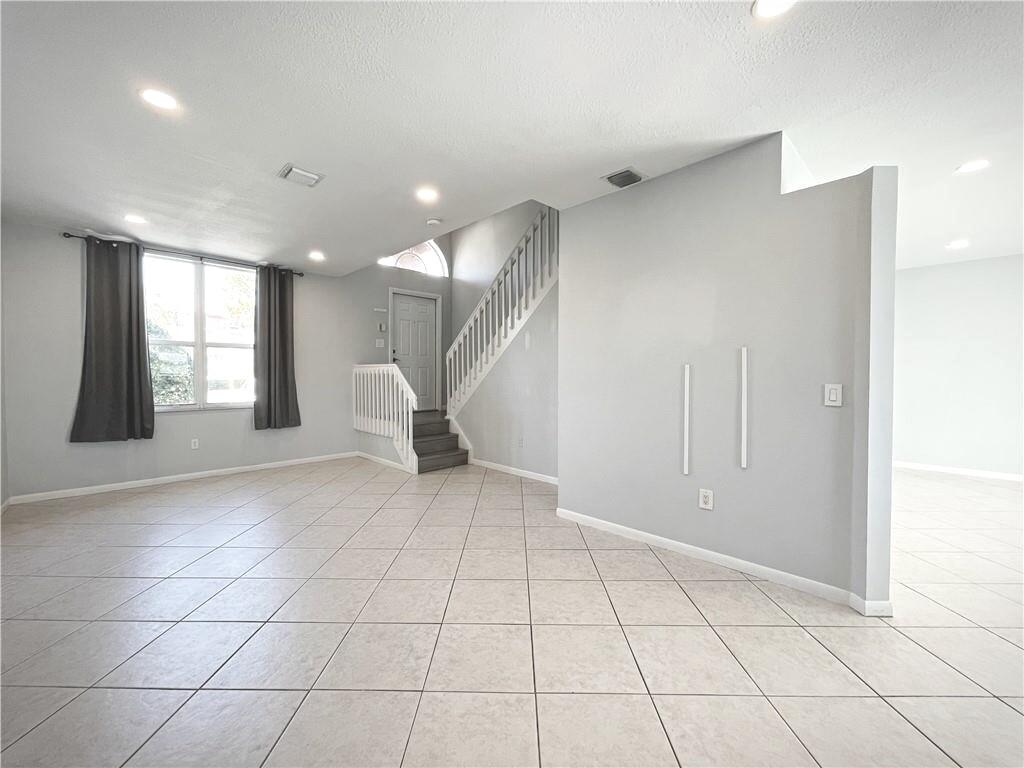 Towngate 156-11 B - Residential Lease