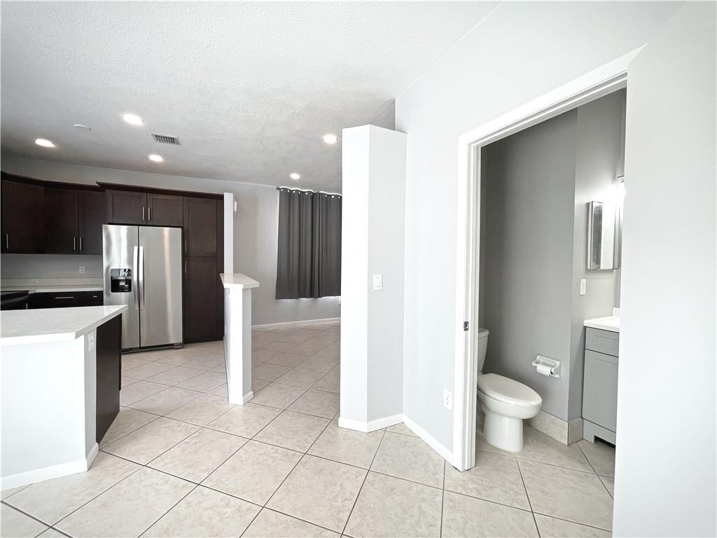 Towngate 156-11 B - Residential Lease