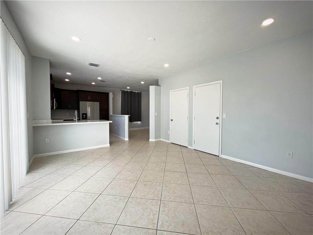 Towngate 156-11 B - Residential Lease