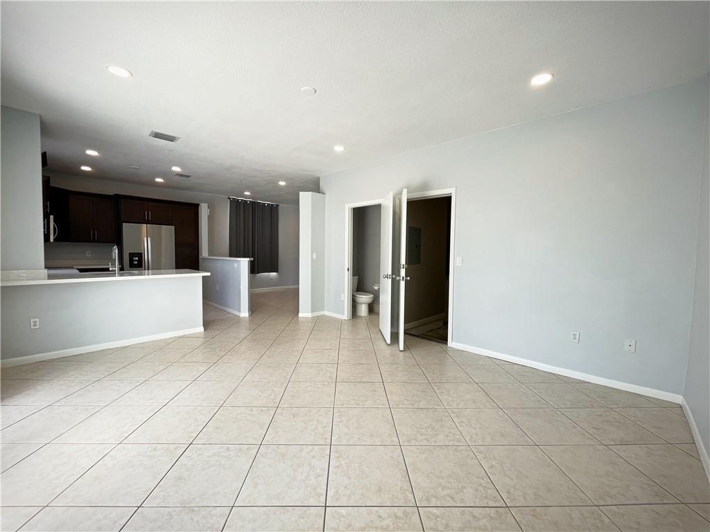 Towngate 156-11 B - Residential Lease