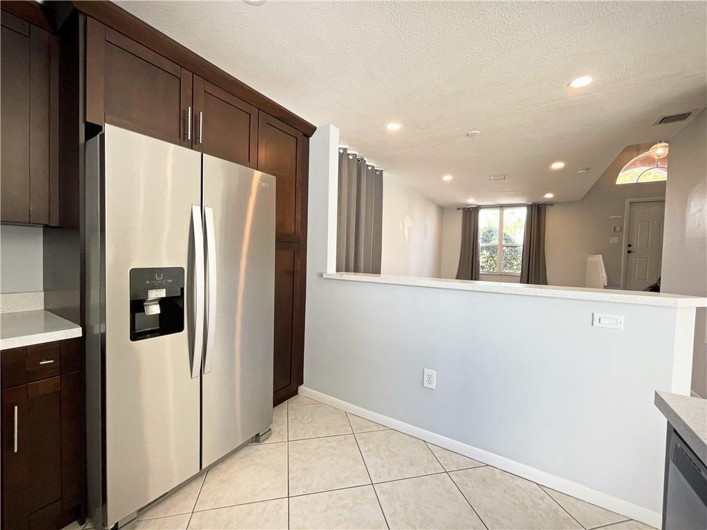 Towngate 156-11 B - Residential Lease